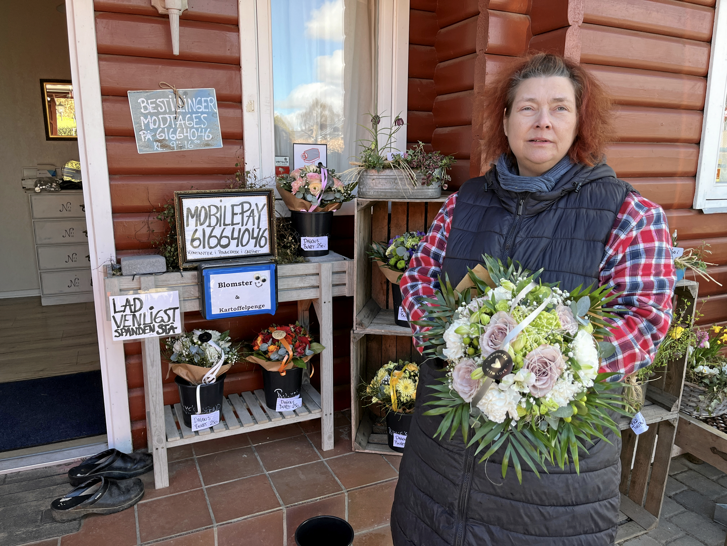 Hos Rikke Hoeings blomsterbutik i Høng er der fokus på smukke blomster og dekorationer - og ikke mindst genbrug.