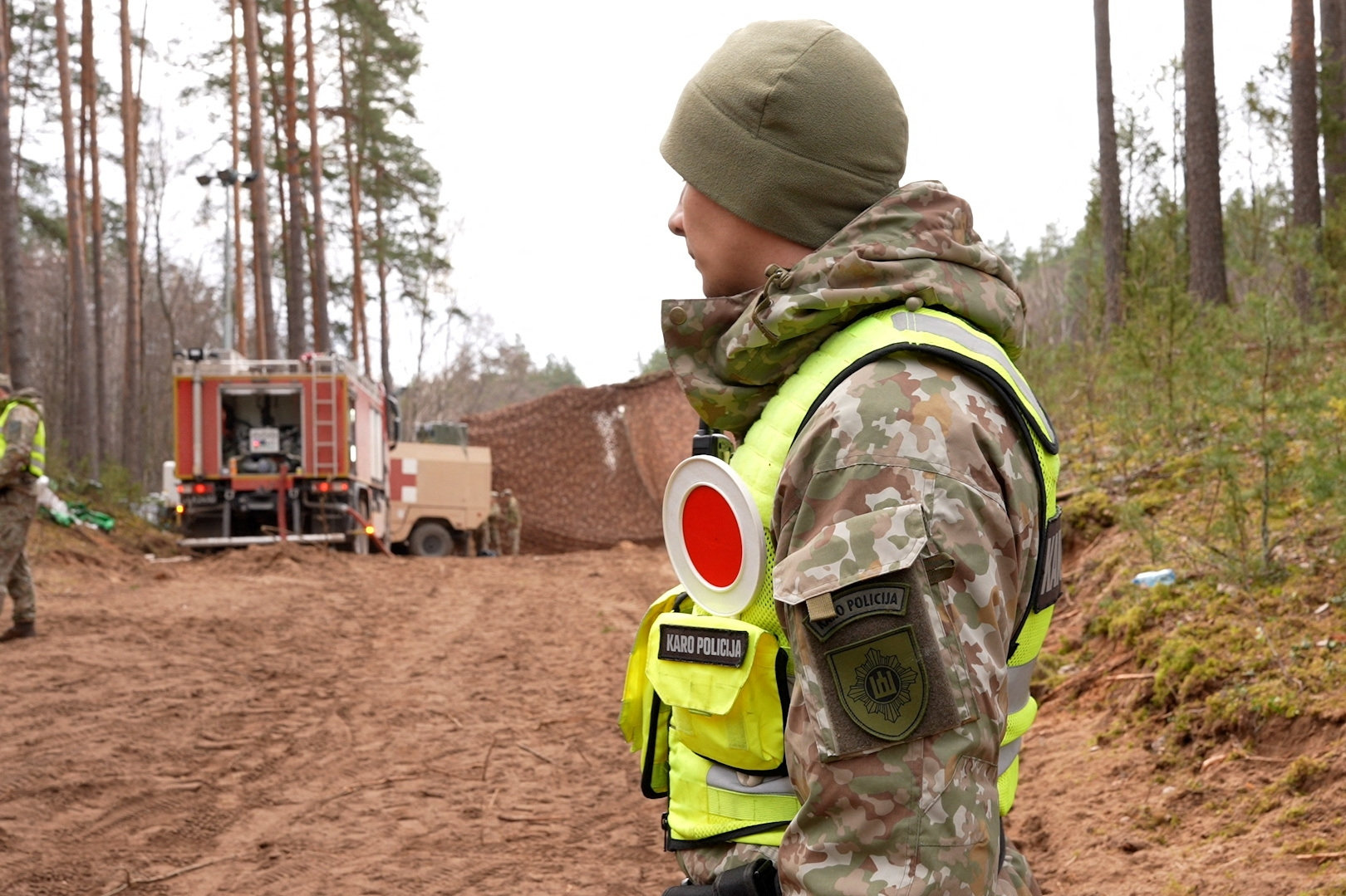 Soldater og redningsmandskab har i flere dage ledt efter fire amerikanske soldater, som forsvandt i forbindelse med en militærøvelse i Litauen i sidste uge. Nu er tre af de fire savnede soldater fundet døde. Eftersøgningen efter den fjerde soldat fortsætter.