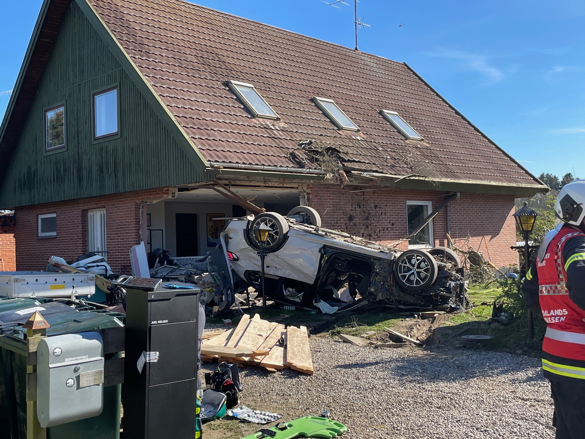 Bil kørt galt ved Kelstrup.