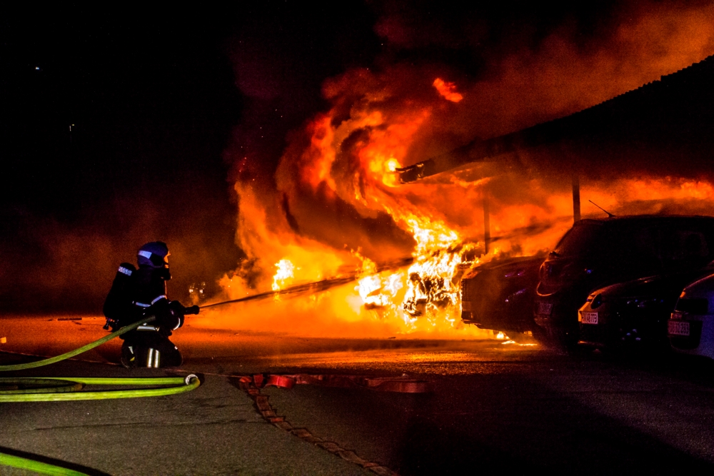 Flammerne var store. - Foto : BPN-FOTO.DK Flammerne var store.