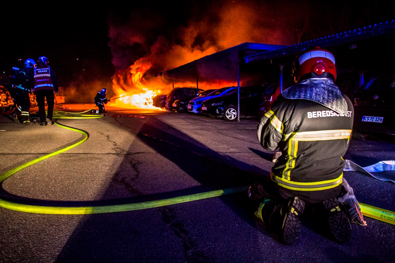 Brandvæsenet måtte rykke massivt ud. - Foto : BPN-FOTO.DK Brandvæsenet måtte rykke massivt ud.