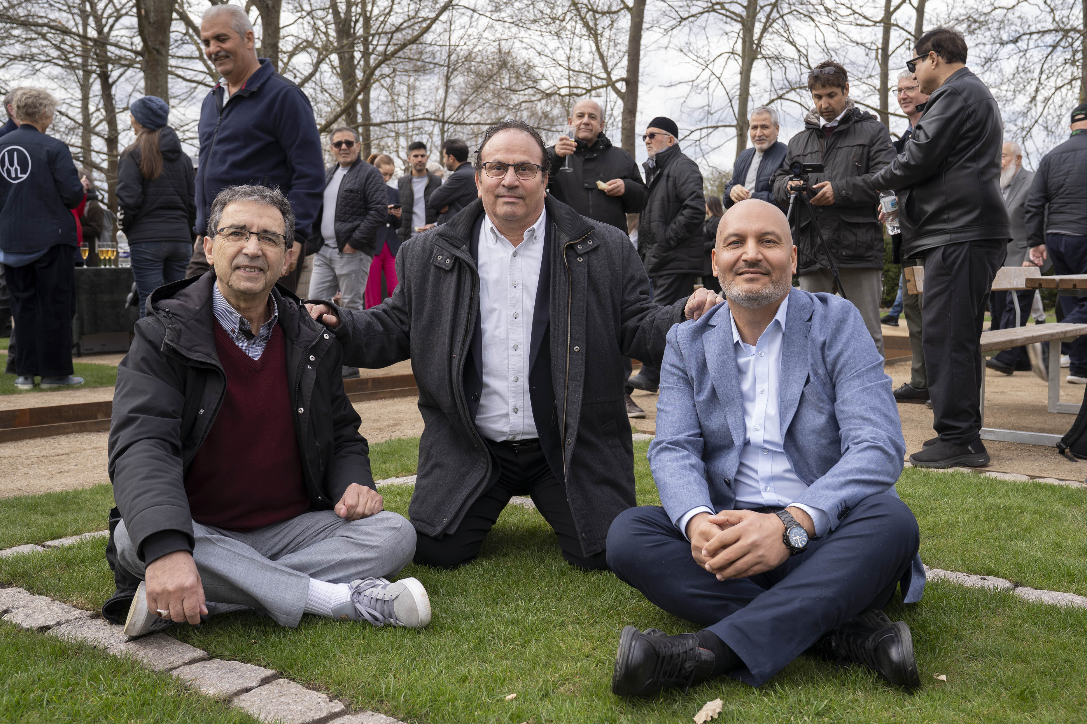 I 2000 tog Bashir Ahmad Nawa (tv) initiativ til at få etableret en muslimsk gravplads i Roskilde. Den blev en realitet sidste år. Her ses han ved indvielsen sammen med Samir Salameh fra foreningen Rebaat og byrådsmedlem Yalcin Dogan (K).
