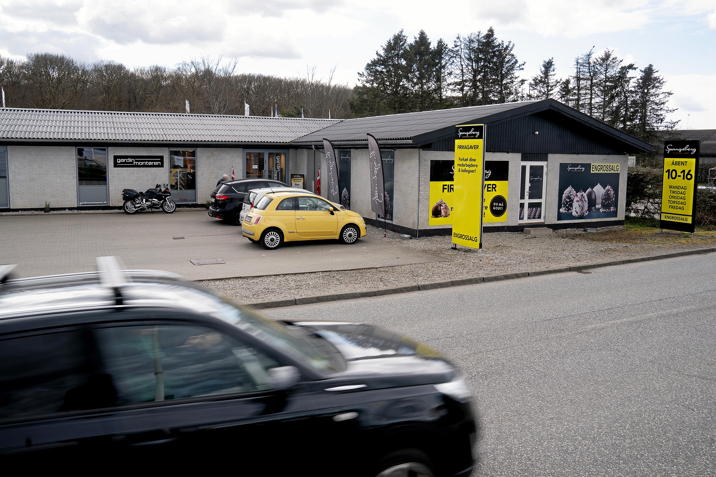 Placeringen på Industrivænget var populær, men det strider imod lokalplanen, og i foråret skred kommunen ind og krævede, at Spangsberg stoppede sit salg til private. - Thomas Olsen Placeringen på Industrivænget var populær, men det strider imod lokalplanen, og i foråret skred kommunen ind og krævede, at Spangsberg stoppede sit salg til private.