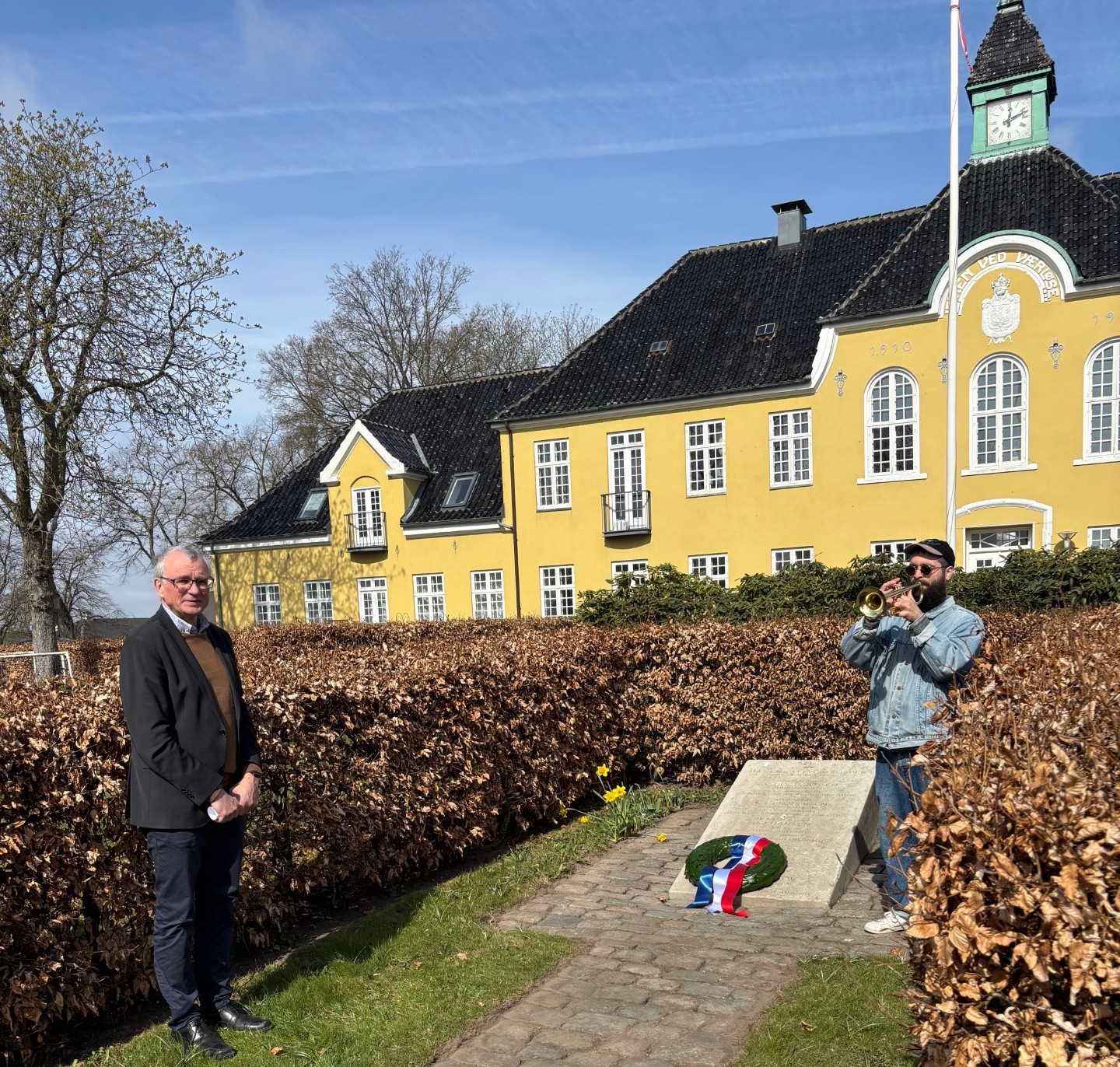 Der blev holdt en mindre højtidelighed ved mindestenen for de faldne soldater, hvor det 9. april 2025 var 85-års dagen for besættelsen af Danmark.