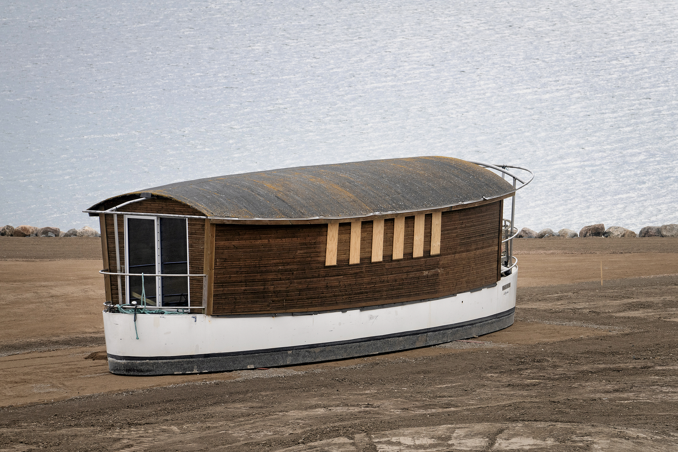 Der bliver snart meget mere liv i det "strandede" skib.