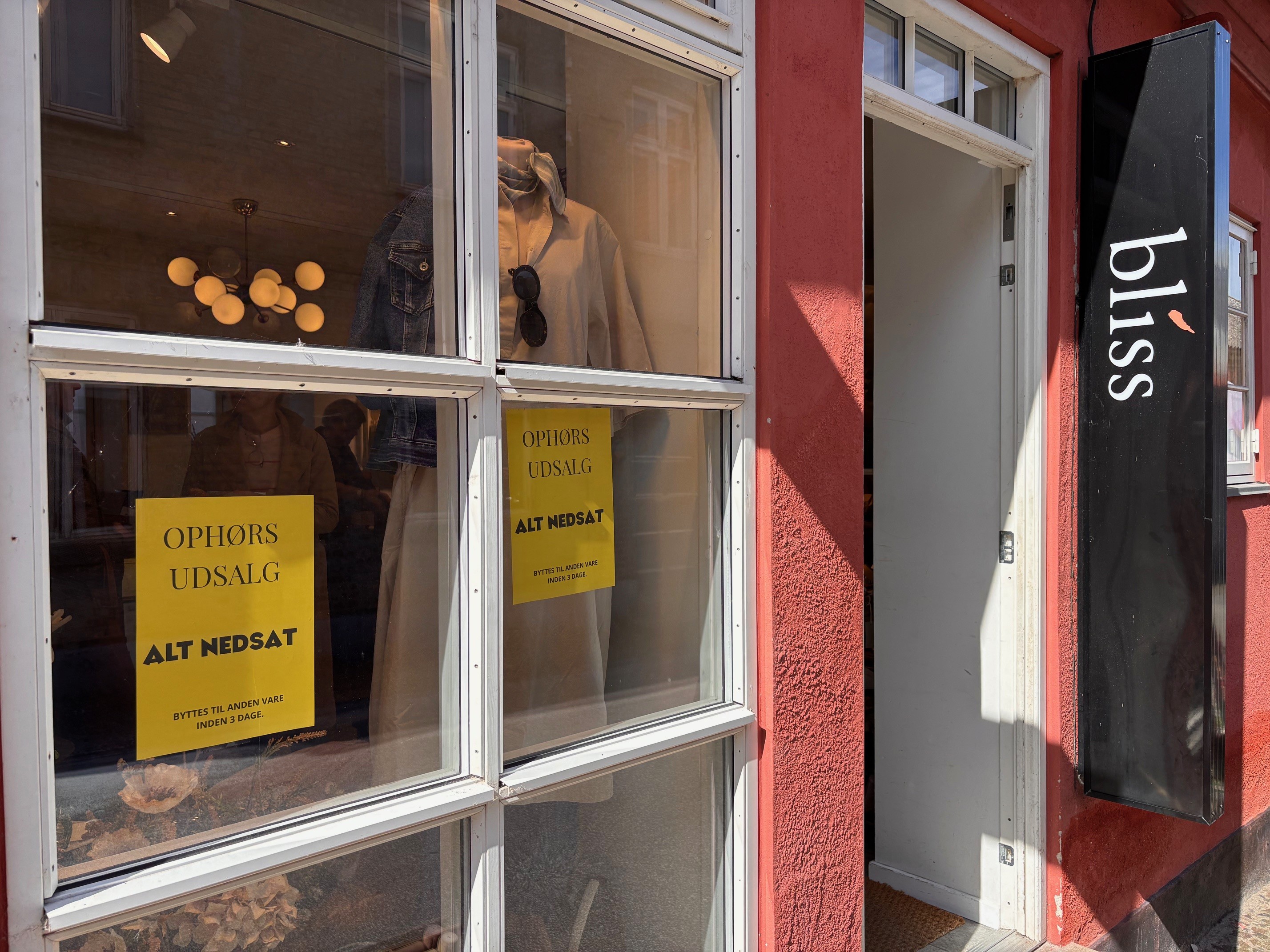 I april lukkede Butik Bliss i Holbæk, og det er blot en ud af mange butikker, der må dreje nøglen om og lukke.