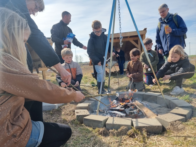 Palmesøndag, 13. april, markerede en festlig dag for den nye Favrholm Naturskole, som afholdt åbningsevent på Favrholm Pionercamp. - Presse Palmesøndag, 13. april, markerede en festlig dag for den nye Favrholm Naturskole, som afholdt åbningsevent på Favrholm Pionercamp.