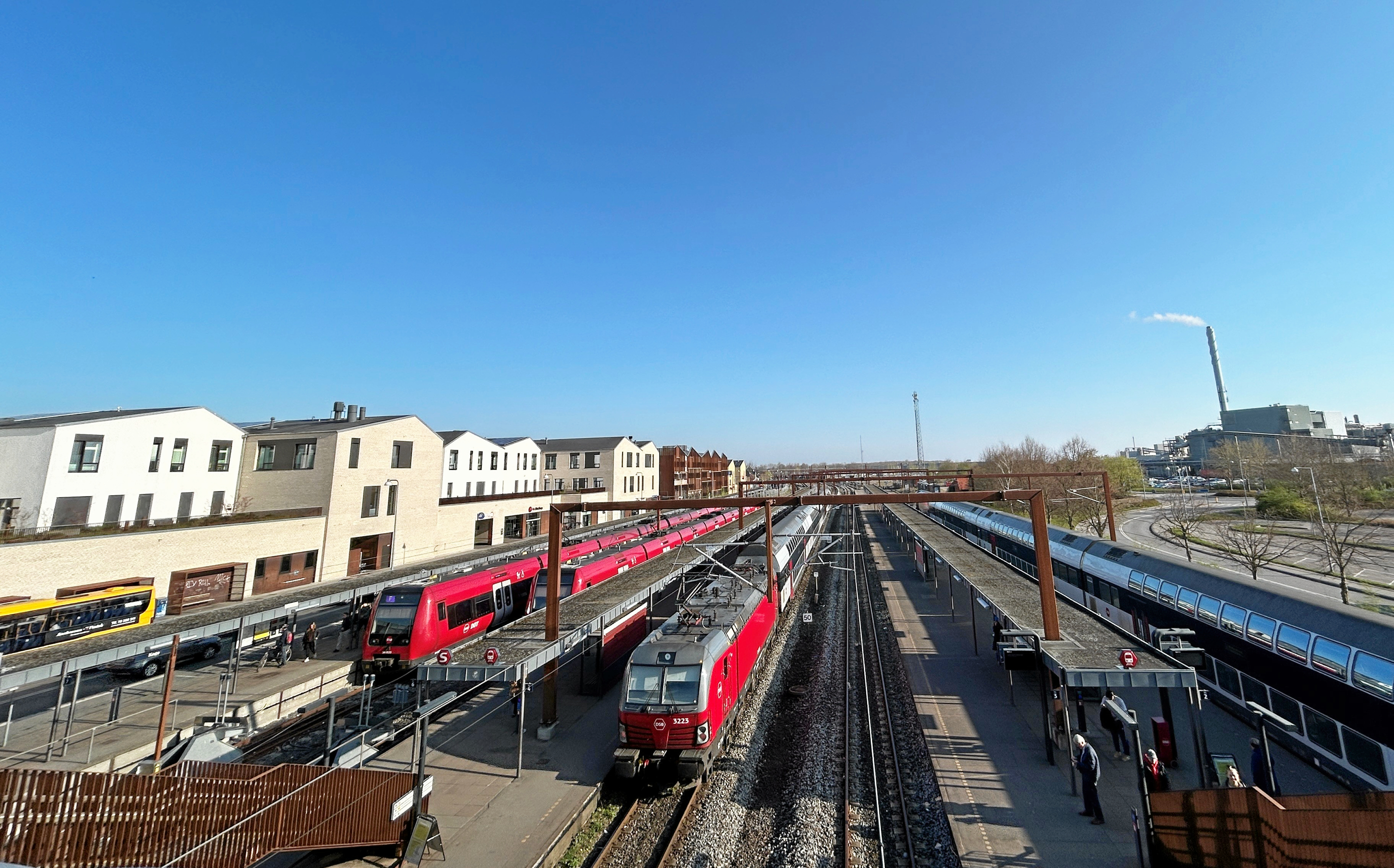 Den 17-årige var med S-toget fra Køge Station, da han blev udsat for et voldeligt røveri af tre unge gerningsmænd.
