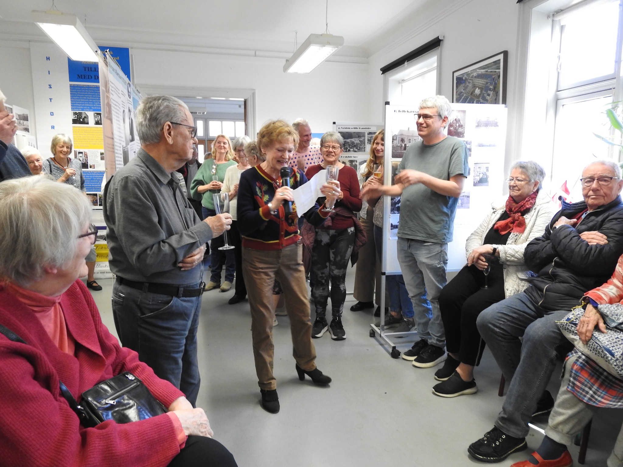 Flere holdt tale til arkivet.