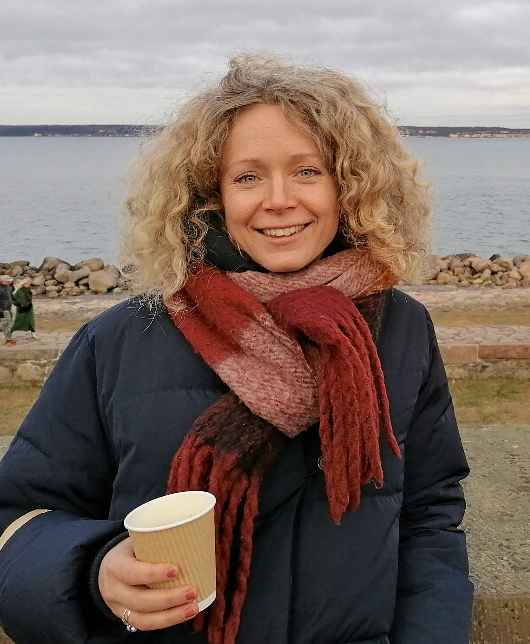Pernille Brunse bor i Vangede med sin mand og fem sammenbragte børn.