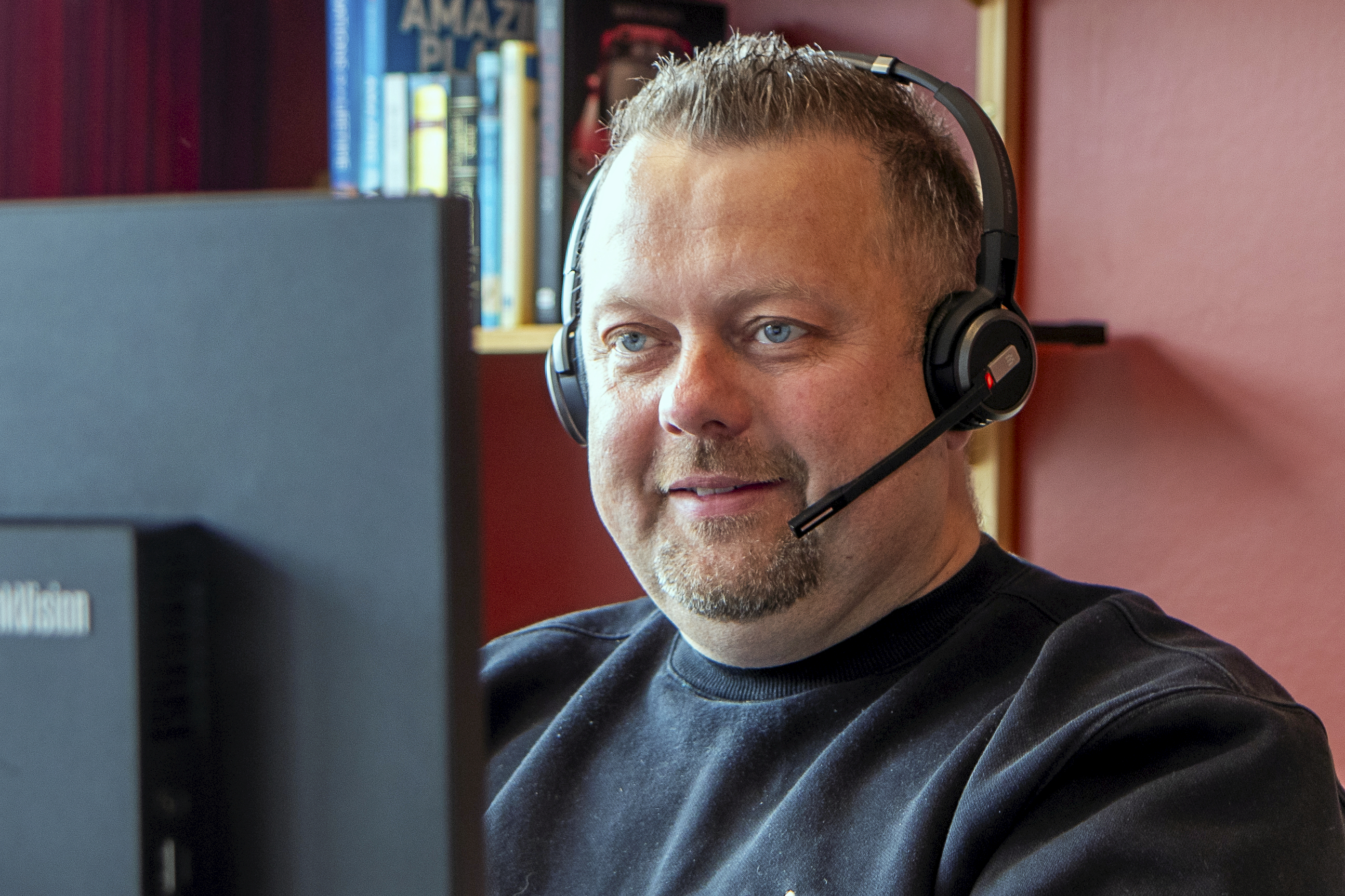 Lars Olsen fra Danske Spil er stemmen bag nogle af millionæropkaldene til de heldige danskere, som har vundet millionerne