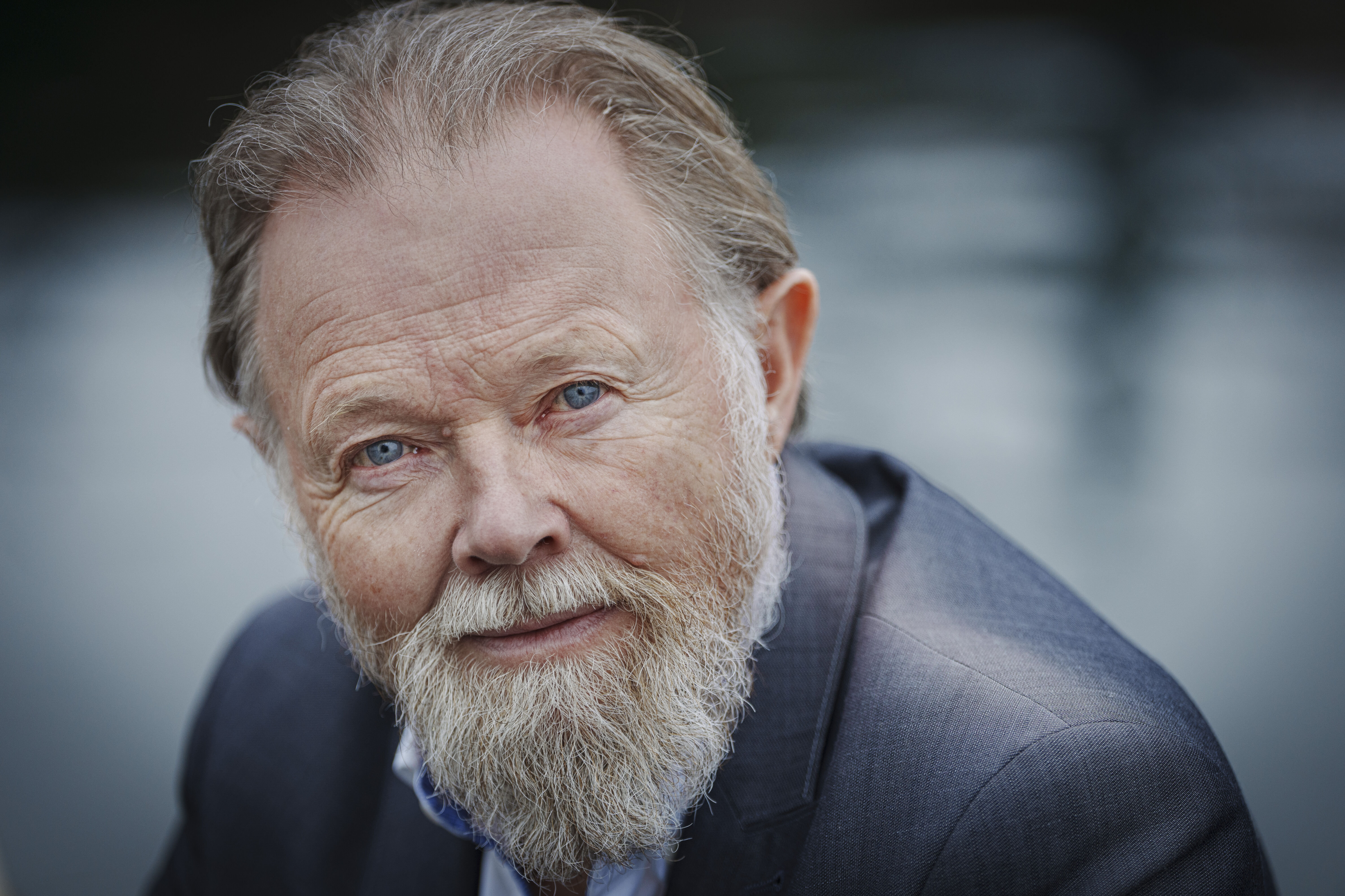 64-årige Jesper Asholt bor i Hundested, hvor han er tæt på vandet og kan surfe.