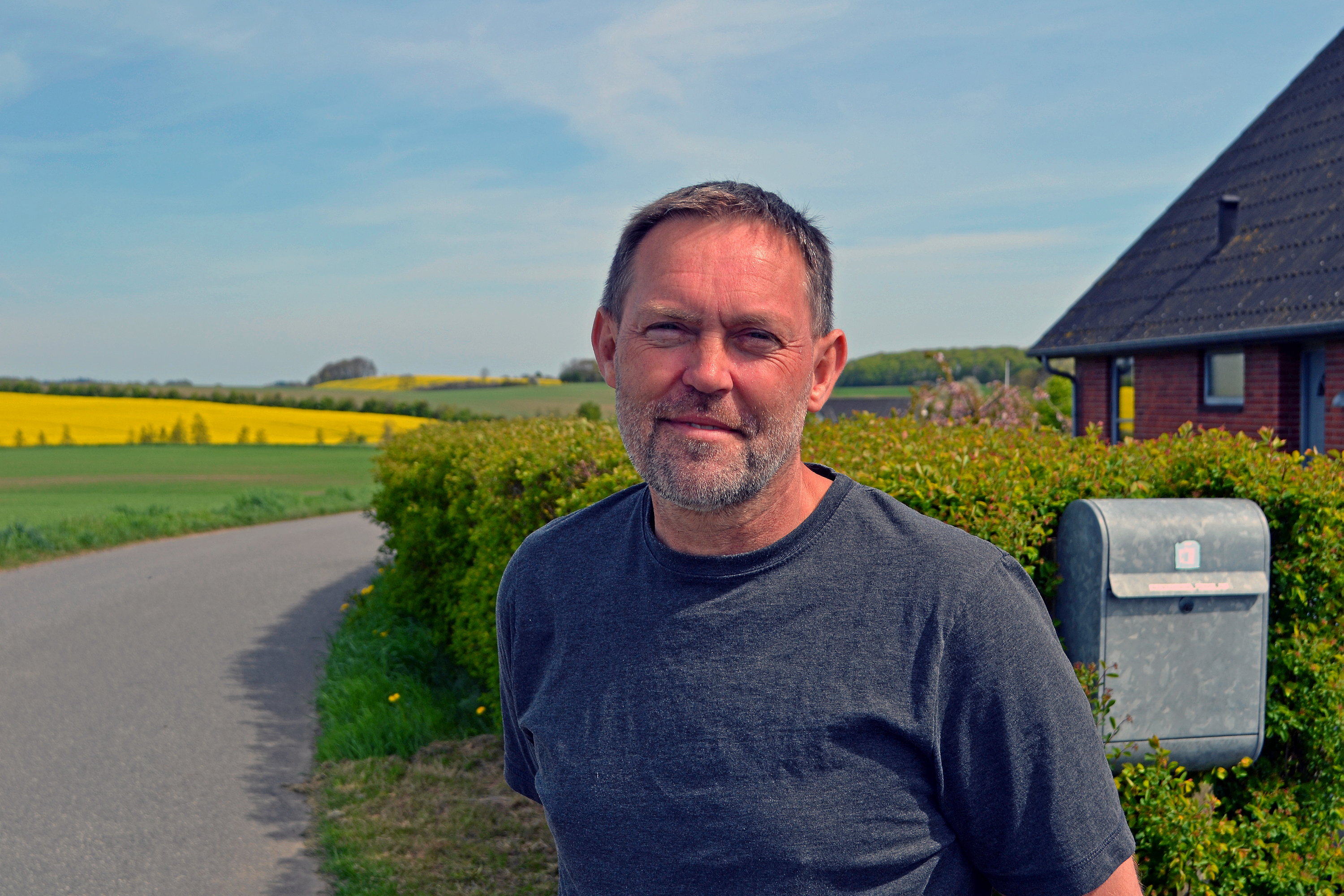 Casper Sørensen oplevede en voldsom stigning i lastbiltrafik på en smal vej foran sin bopæl, hvor omkring 10.000 lastbiler transporterede jord til Vesterbygaard.
