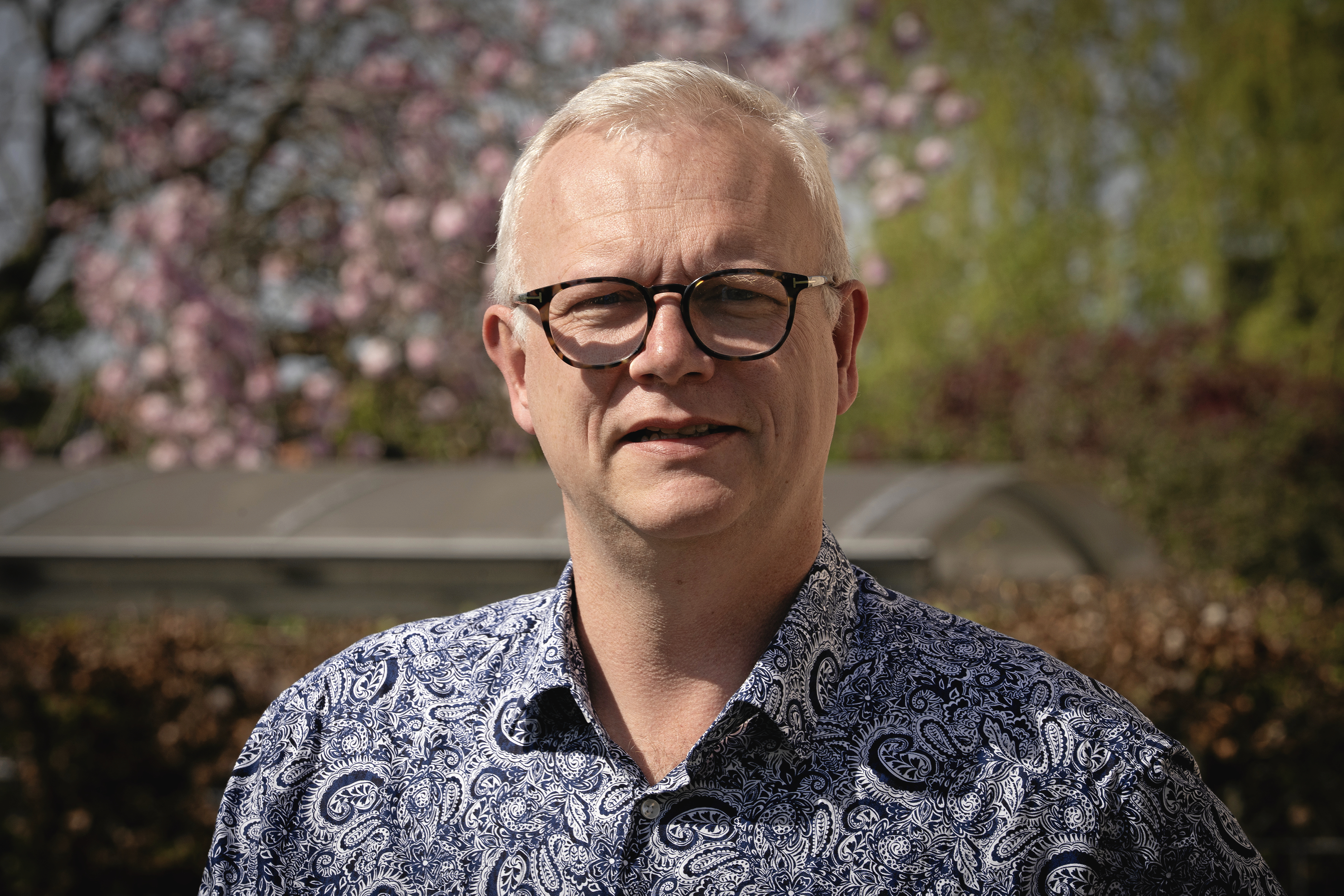 - Det bliver endnu mere tankevækkende, når man sammenligner med kommuner og regioner. Her har lovgiver valgt en klar frist, skriver Allan Tirsgaard.