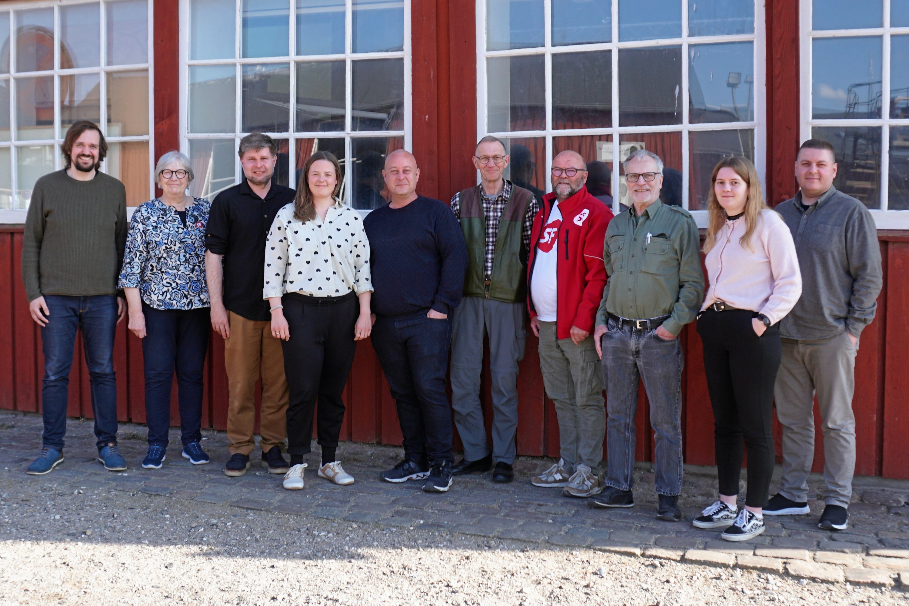 Kan du gætte, hvem det er? Partiet stillede oprindeligt op til kommunalvalget med 10 kandidater. Men nu er der kun ni tilbage. Den tiende er blevet smidt ud af partiet.