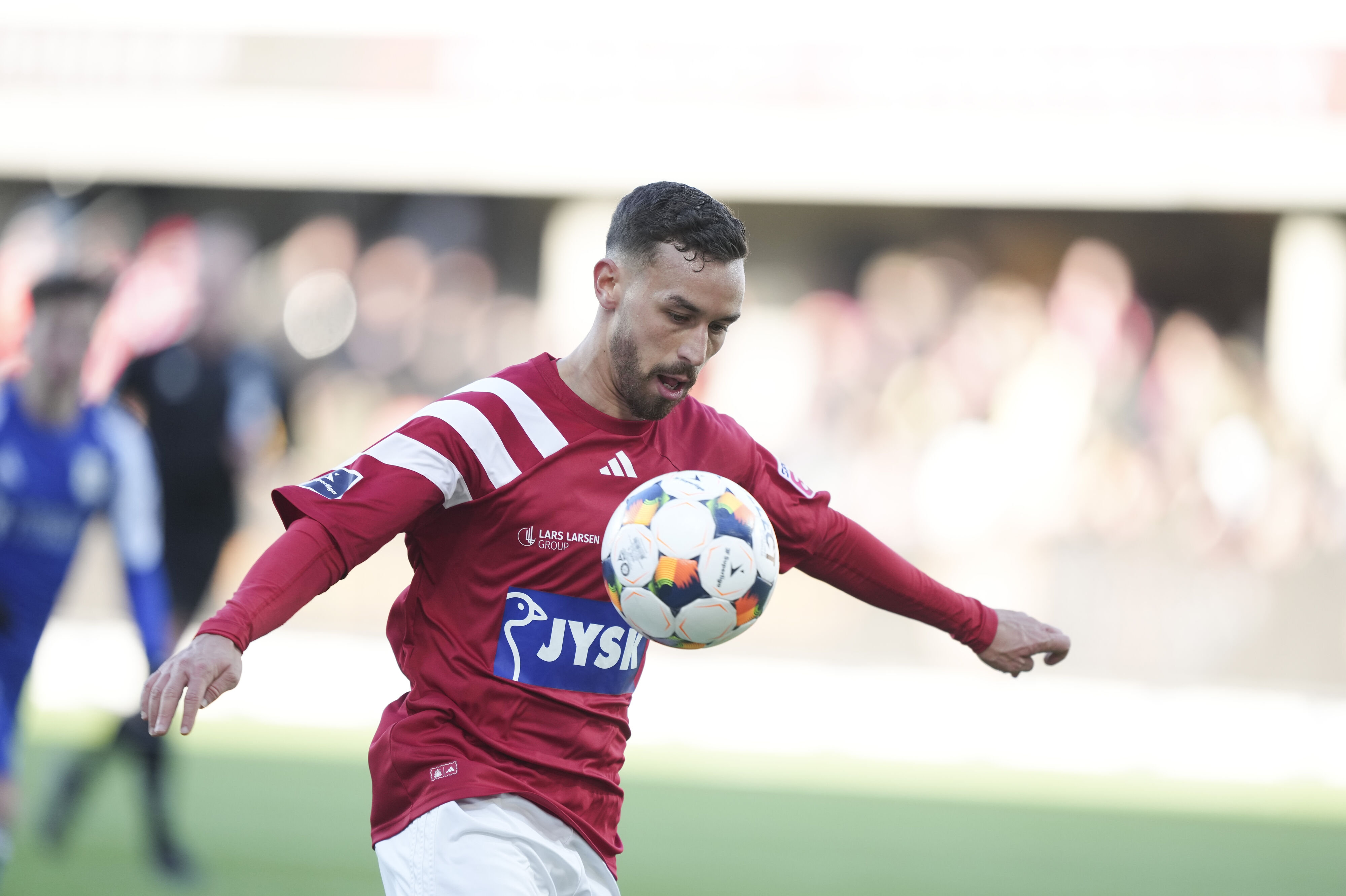 Younes Bakiz sidder udenfor mod Brøndby onsdag. (Arkivfoto).