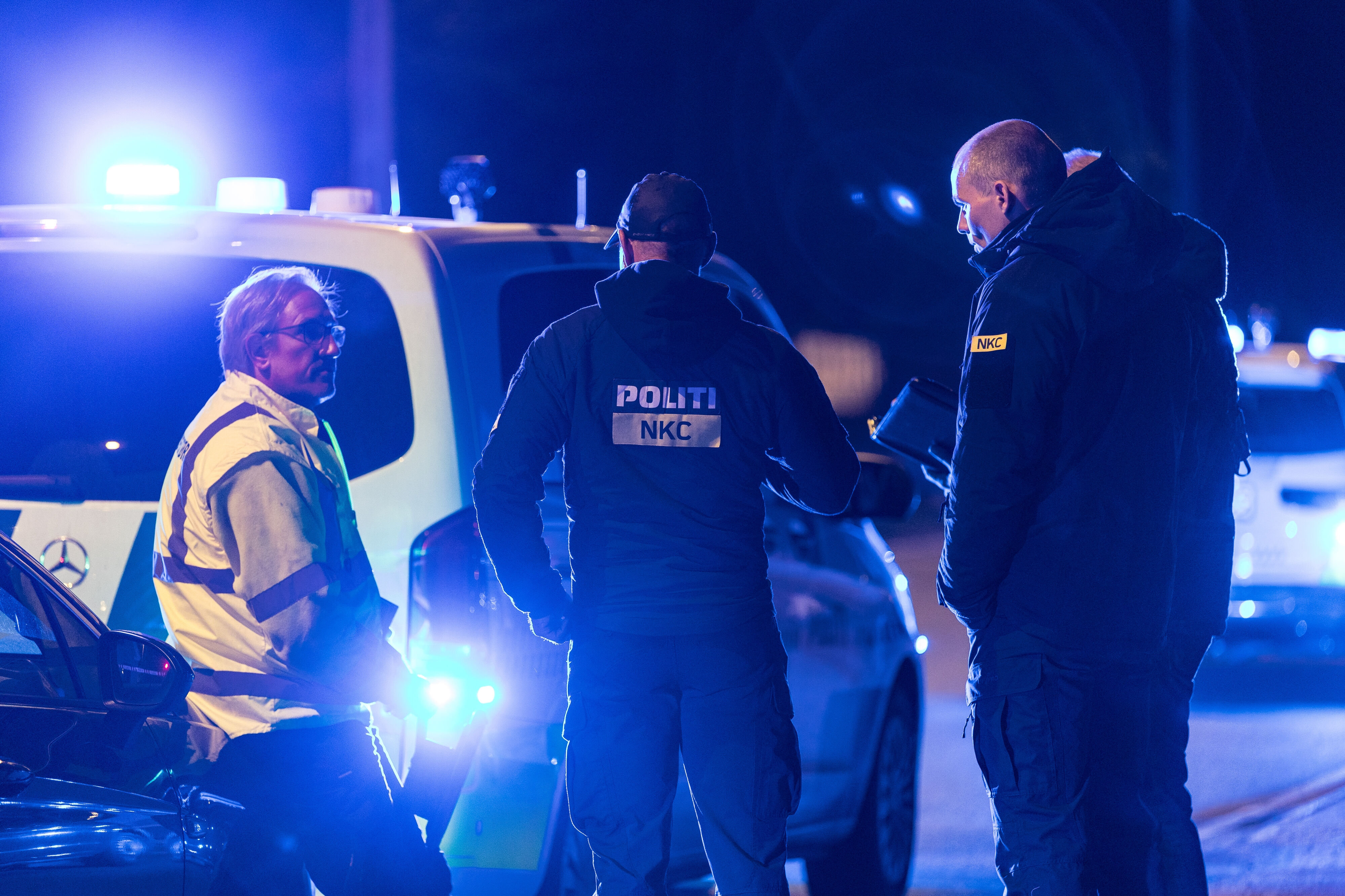 Politi og redning rykkede tirsdag aften ud til Englandsvej i Dragør, efter at en mand og kvinde var blevet påkørt. En mistænkt flugtbilist har onsdag meldt sig selv.