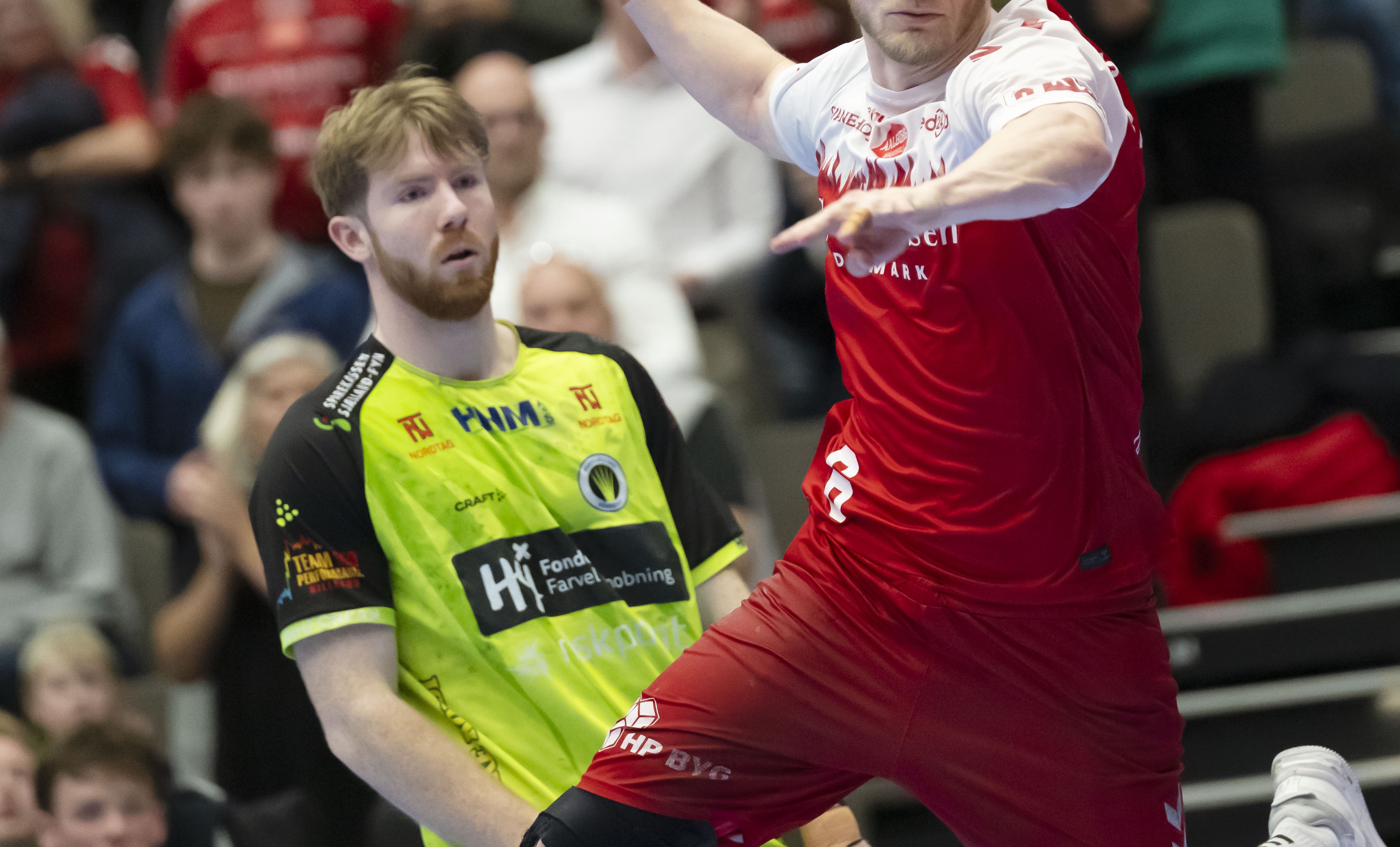 Konrad Hübner (tv.) i kamp for Aalborg Håndbold tidligere på sæsonen.