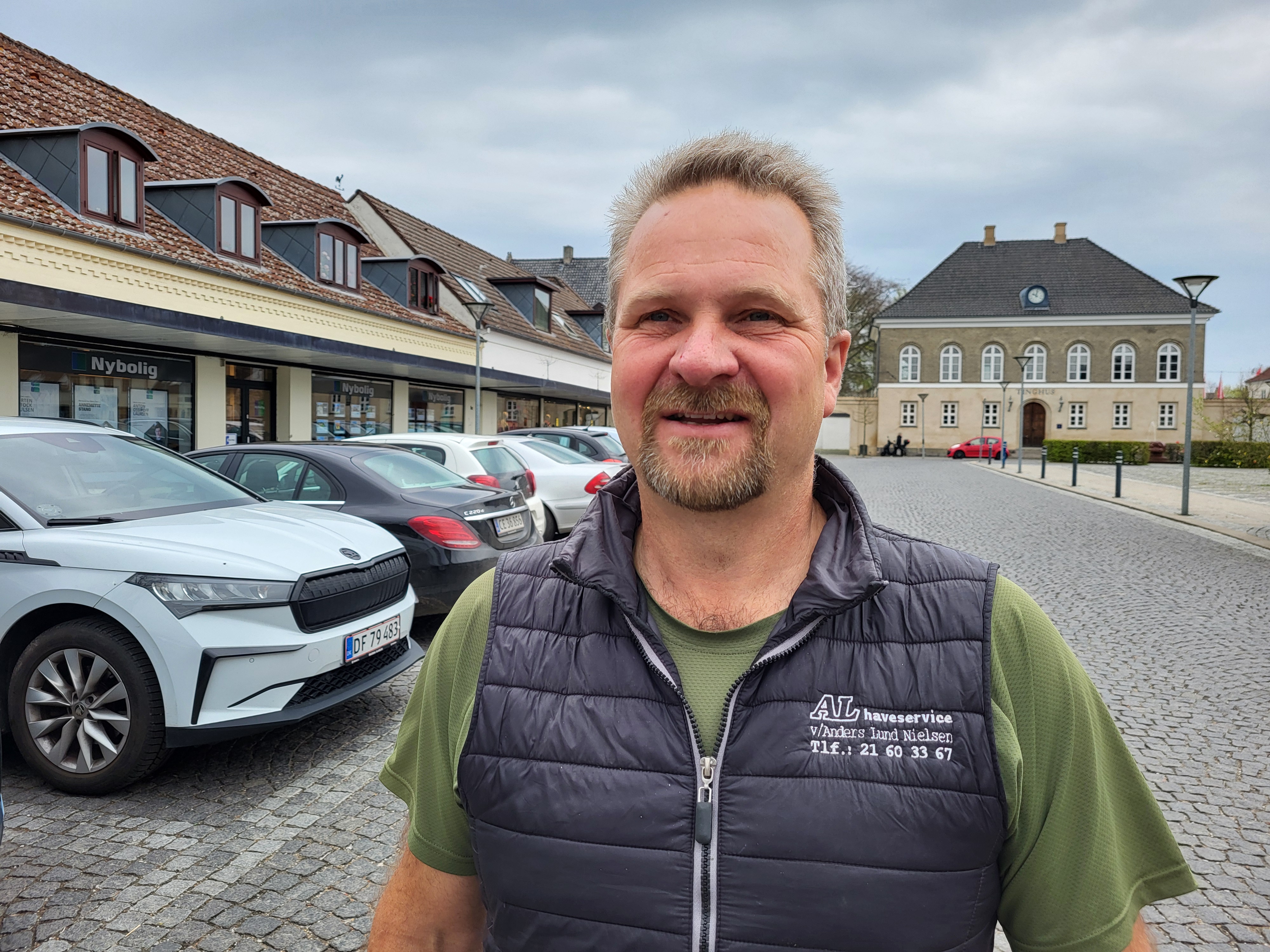 Anders Lund Nielsen (DD) bor på en ejendom, der ligger i afstanden seks gange møllehøjde fra den påtænkte placering af Sydstevns Energifællesskabs vindmøller.