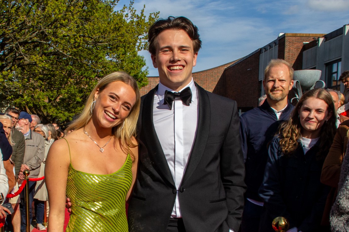 De unge 3.g'er var naturligvis i centrum ved årets gallafest på Rungsted Gymnasium.