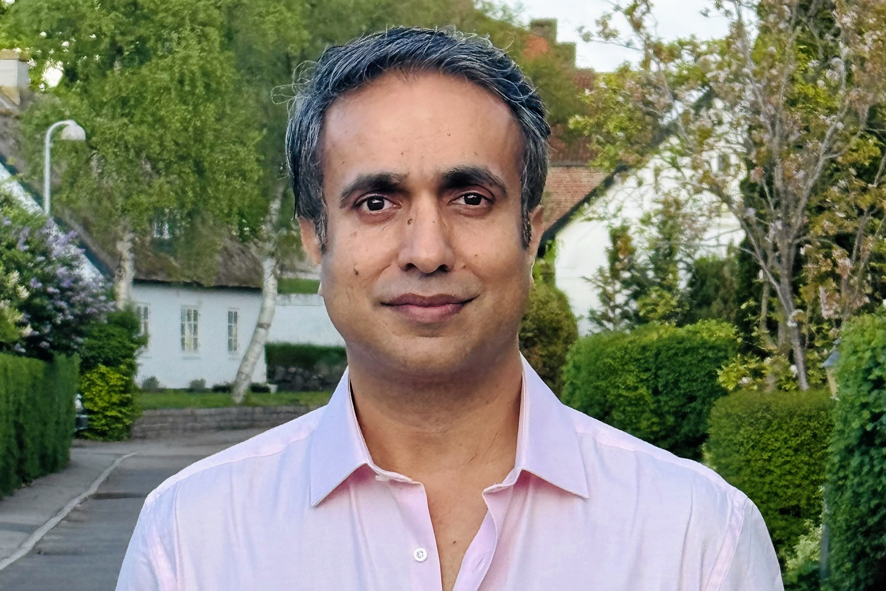 Nadeem Farooq (R) er klar til comeback i byrådet, hvis han bliver valgt.