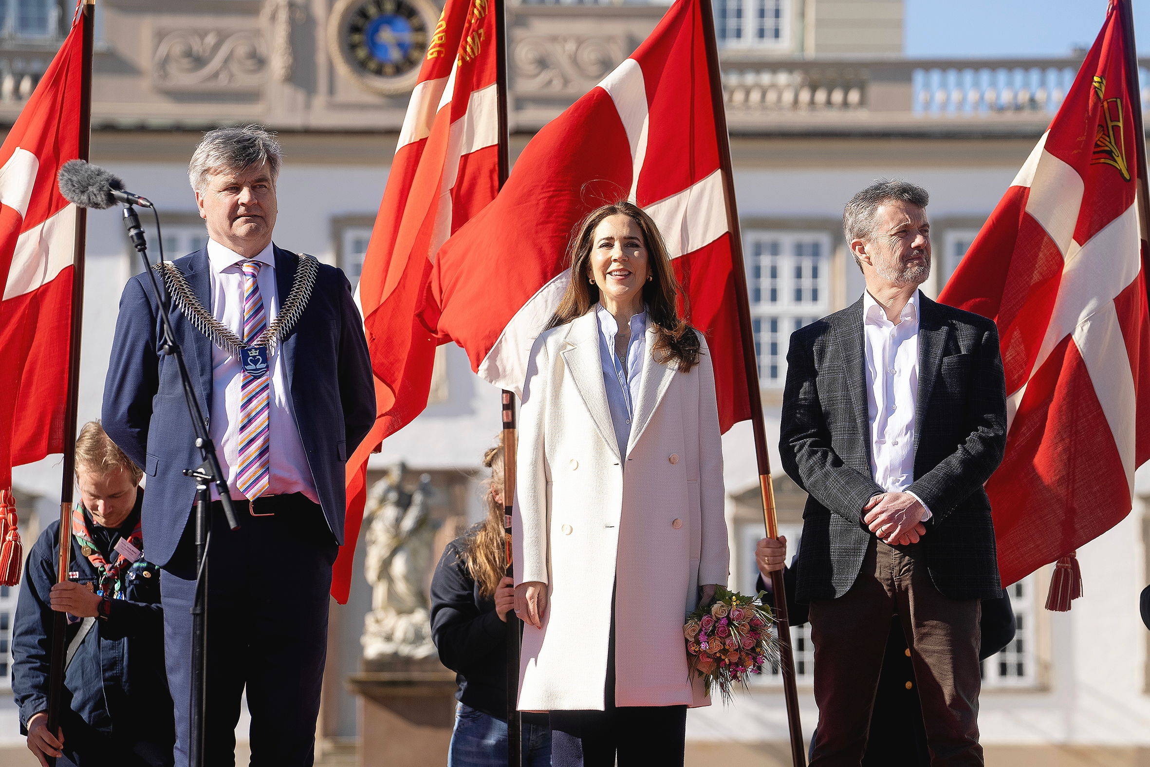 Borgmester Thomas Lykke Pedersen byder kongeparret velkommen og holder en tale. - Thomas Olsen Borgmester Thomas Lykke Pedersen byder kongeparret velkommen og holder en tale.