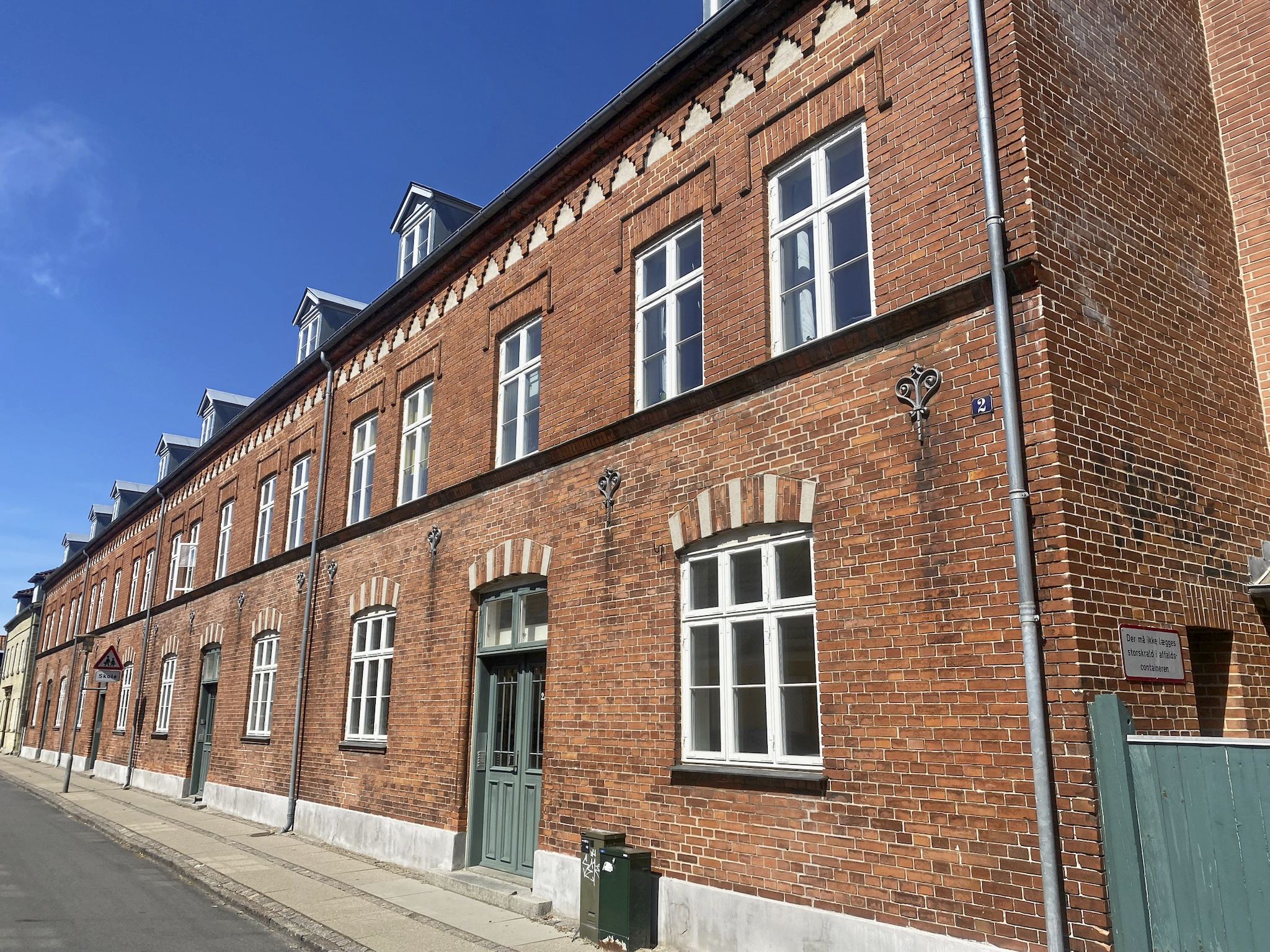 De eftertragtede ældreboliger i Allegade var blandt de boliger, som Køge Kommune ulovligt gjorde utilgængelige for borgere fra andre kommuner.