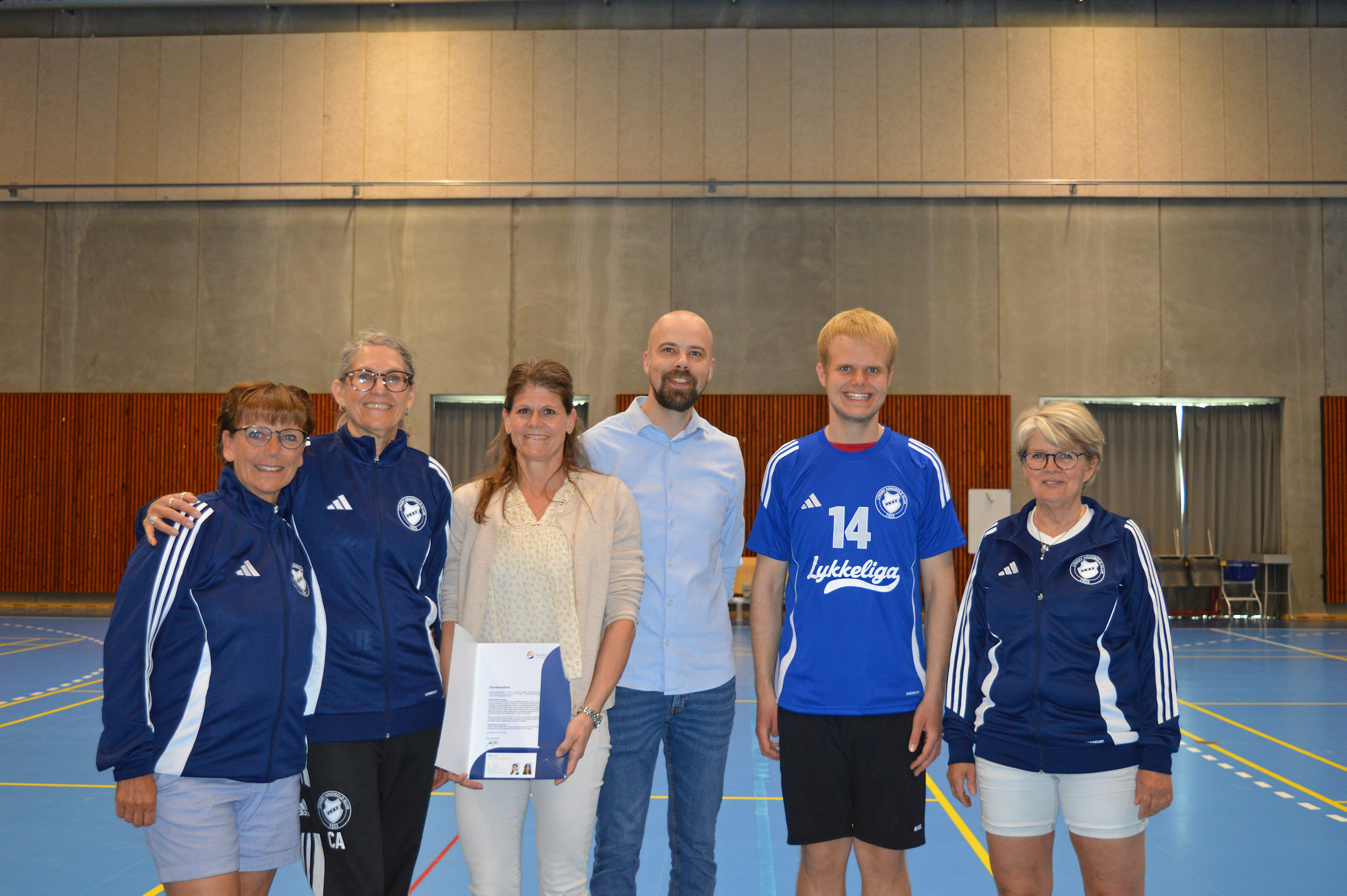 Donationen blev overrakt af HR & Recruiting Manager Morten Hurup Petersen samt Gitte Severs fra EDC Poul Erik Bech Lyngby & Virum.