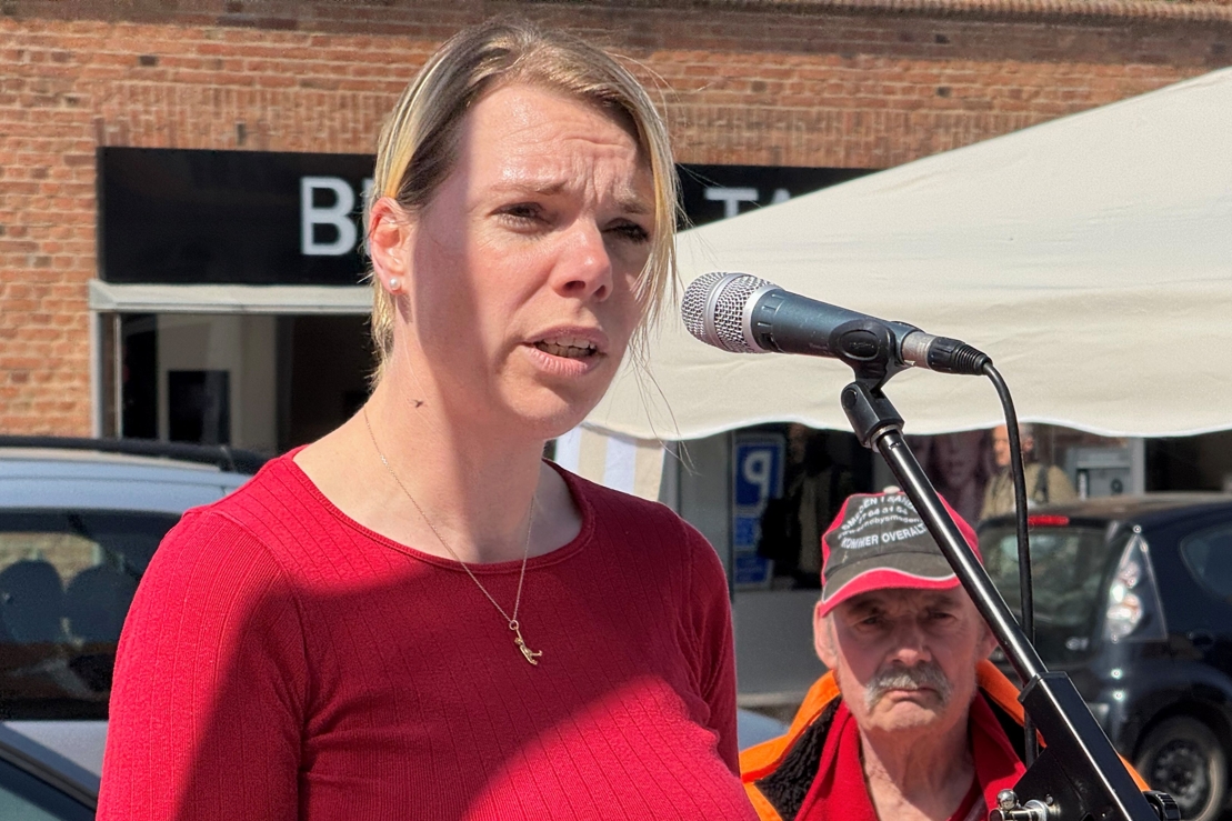 Mette Ahm-Petersen (S) havde opfordret til et møde om bl.a. Dagbladet Ringsted. - Povl Arne Petersen Mette Ahm-Petersen (S) havde opfordret til et møde om bl.a. Dagbladet Ringsted.
