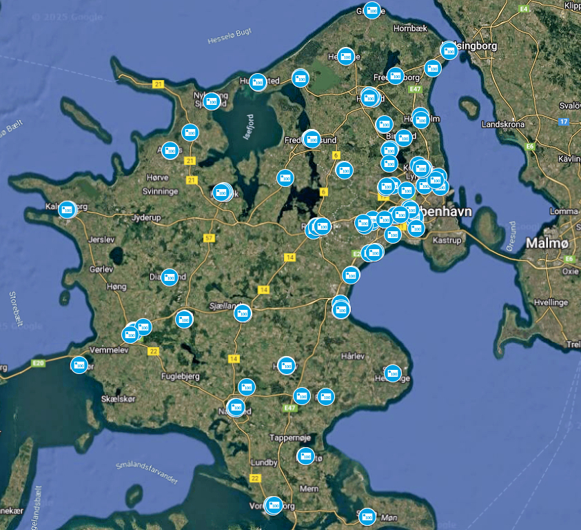Selvom bankfilialerne bliver færre, er det stadig muligt at hæve penge disse steder.