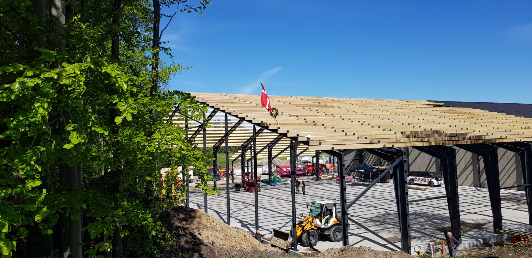 Fundamentet og skelettet er klar til hallen.