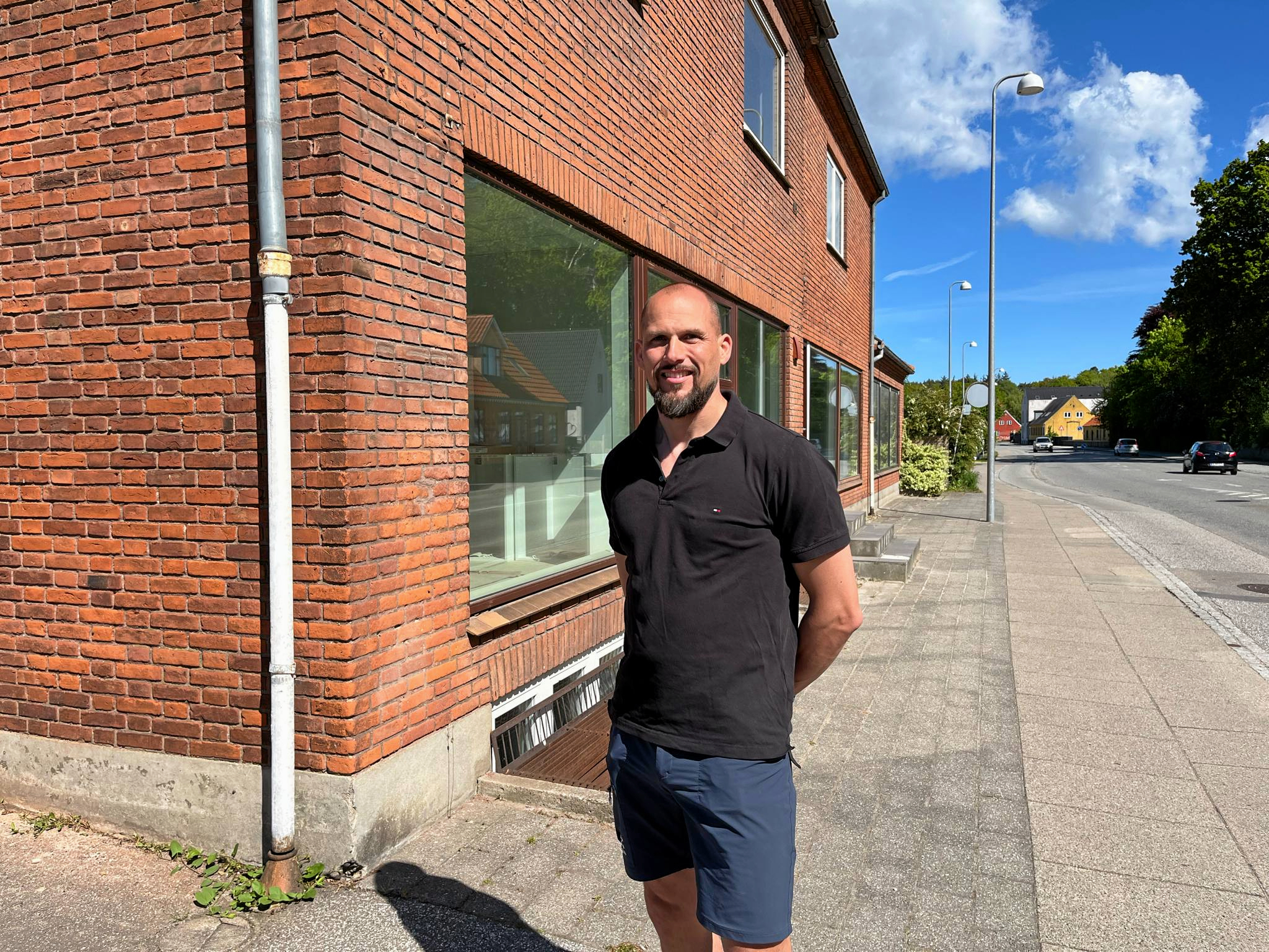 I starten af Juni åbner Anders K. Rasmussen dørene til Dyrlægen i Frederiksværk