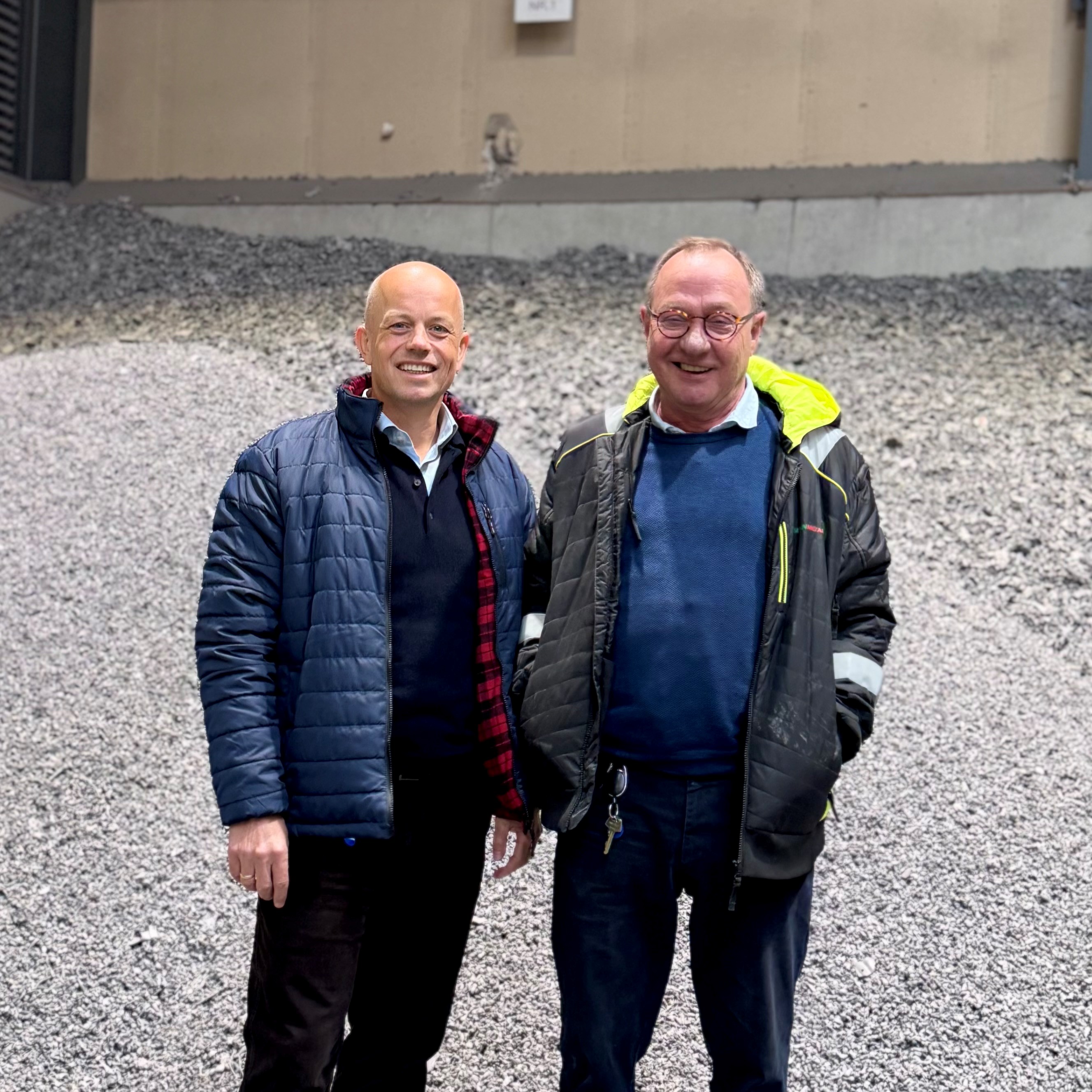 I 2025 blev Lars Fuglsang (tv) udpeget som administrerende direktør for Scanmetals. Her står han med grundlægger Ejvind Pedersen (th).