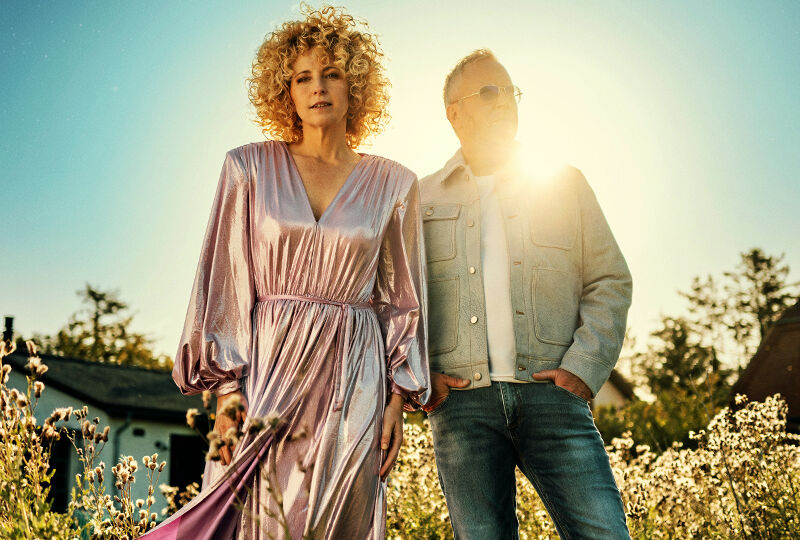Den danske duo Hush rykker ind i kirkerummets mørke ved deres koncert i Ringsted lørdag den 20. november.