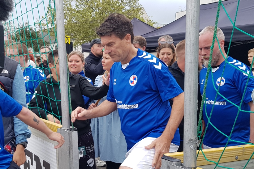 michael Laudrup var med på lokalt Ombold-hold til showkamp. - Stefan Andreasen michael Laudrup var med på lokalt Ombold-hold til showkamp.