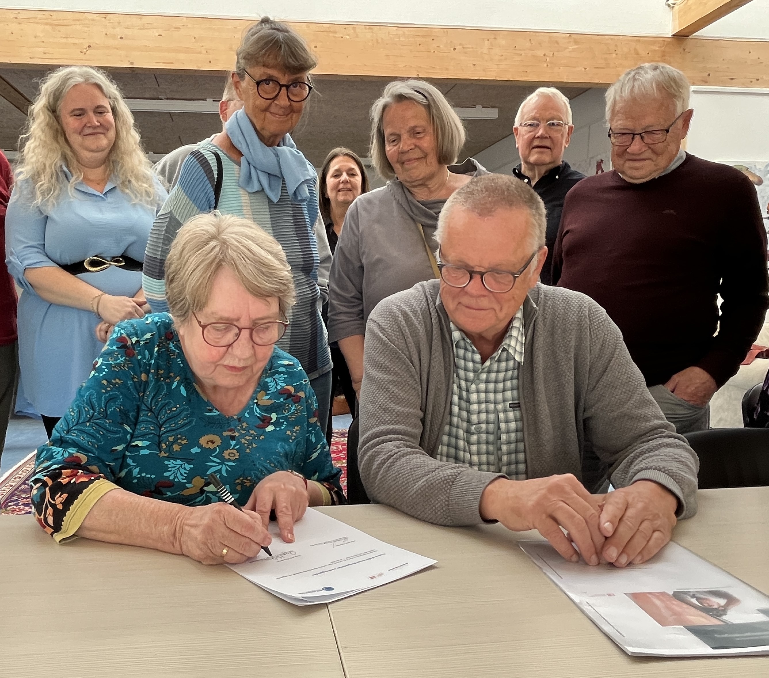 Aftalen bliver underskrevet af formand for Boliggården, Anje Holmstad, og formand for Marienlyst Boligselskab, Poul Vinding.