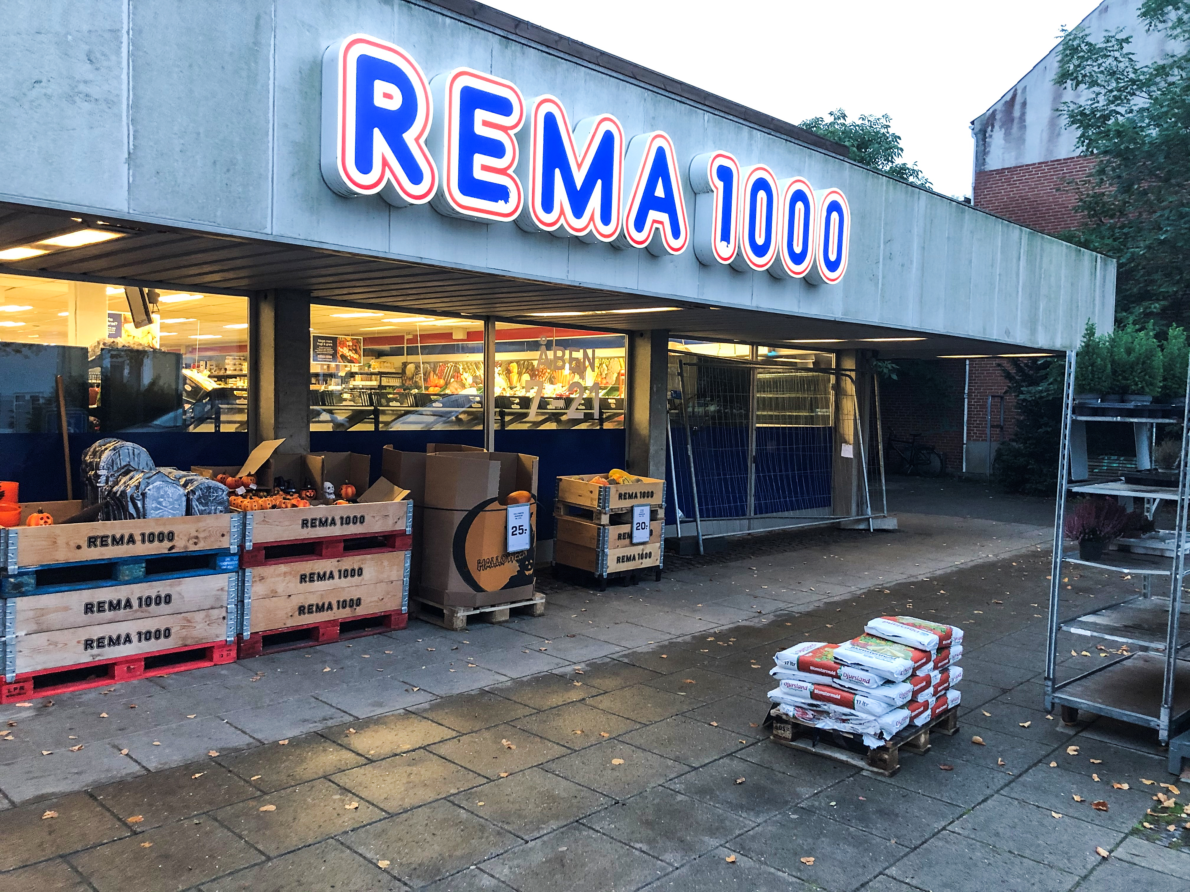 En røver slog søndag formiddag til mod Rema 1000-butikken på Rådhus Allé i Ølstykke.