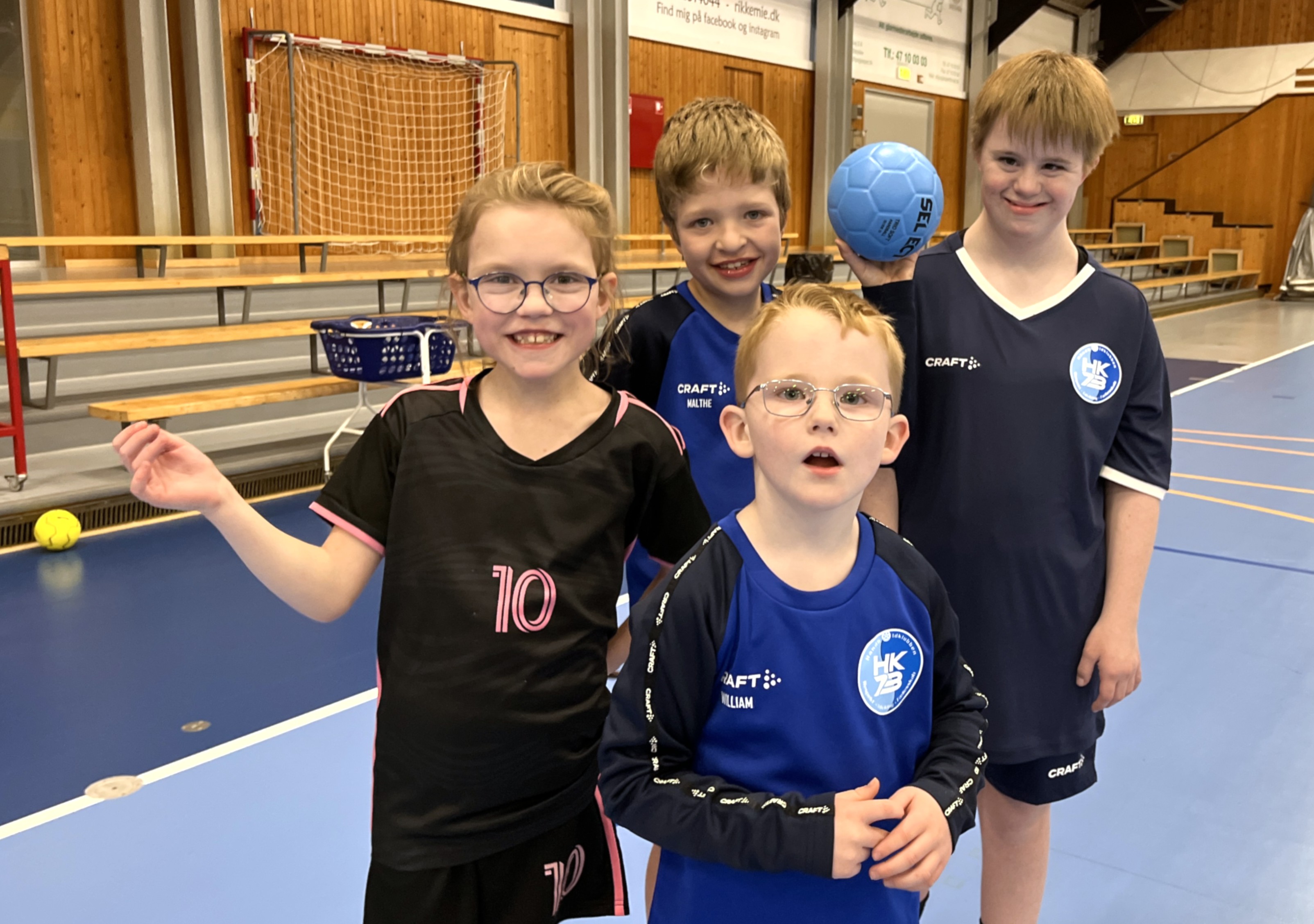 For Liva, Malthe, William og Anne er torsdag lykken. De mødes og de spiller håndbold på et LykkeLiga-hold.