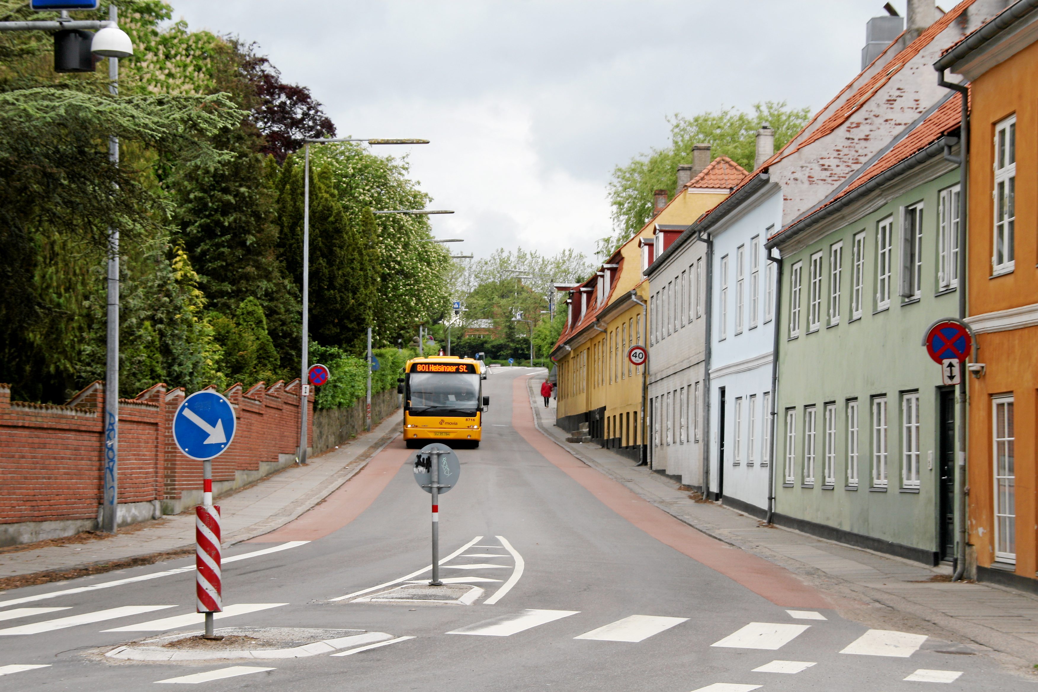 Den stejle bakke med den smalle vej er ikke den mest trygge strækning at være cyklist på.
