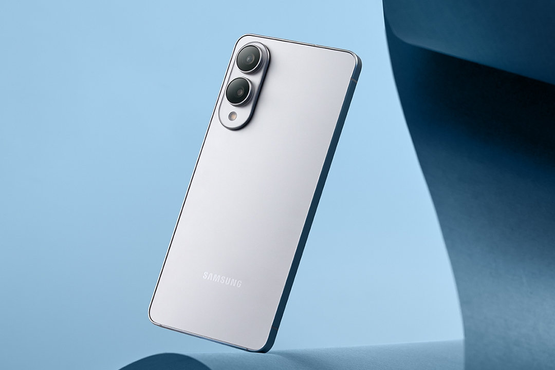 Samsungs nyeste smartphone er ifølge techjournalist John G. Pedersen den tyndeste smartphone på det danske marked.