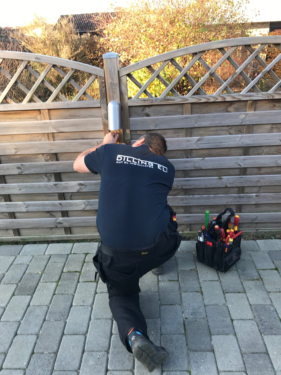 Dilling El tilbyder et bredt spektrum af ydelser – fra traditionel el-service, renovering og nybyg til større entrepriser og energioptimering. Dilling El tilbyder et bredt spektrum af ydelser – fra traditionel el-service, renovering og nybyg til større entrepriser og energioptimering.