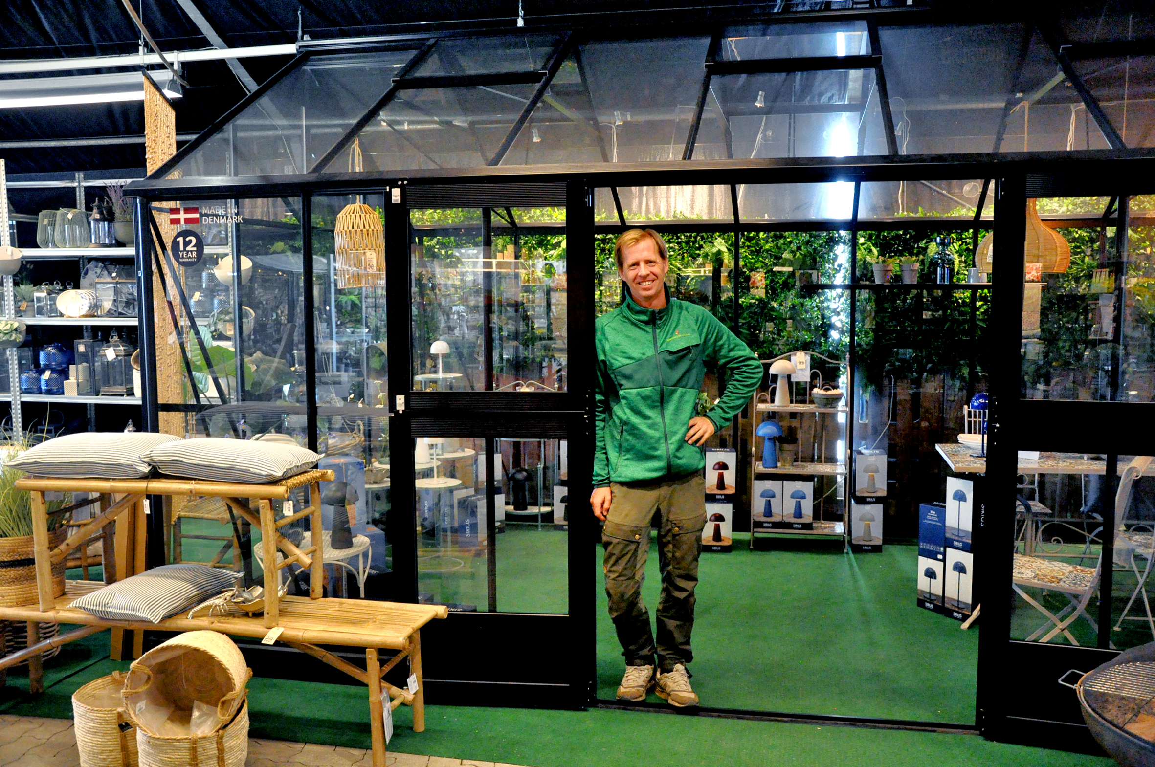 For Christian Lyngsfeldt og Toksværd Planteskole er foråret den store tid for salg af Juliana Drivhuse.