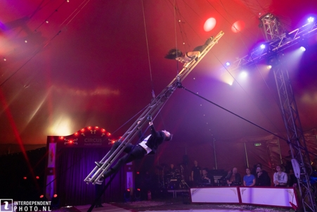 Roterende stige med artist Daniella - Cirkus Baldoni Roterende stige med artist Daniella