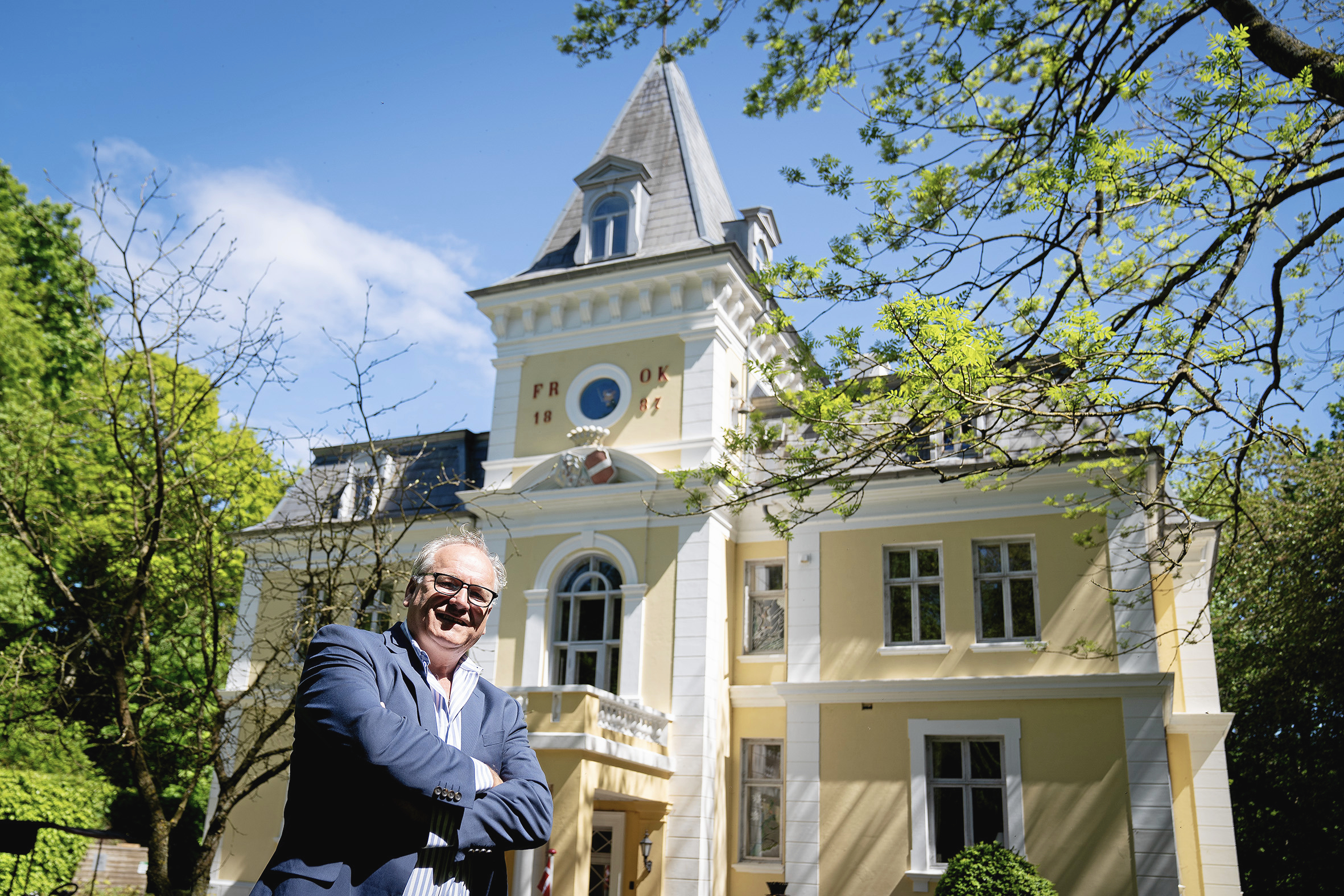 Den nye ejer og hans hustru vil selv bo permanent i klokketårnet.