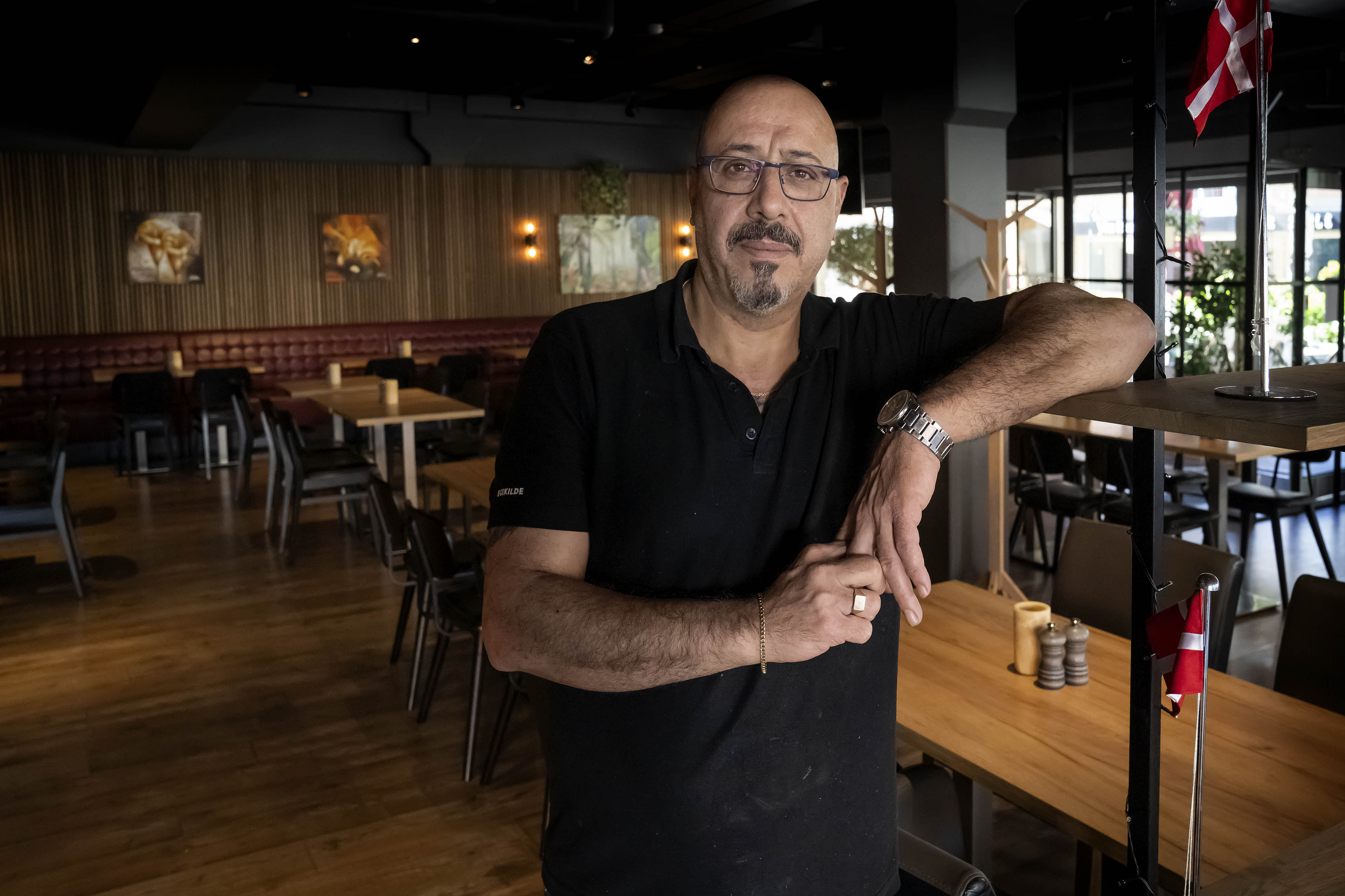 Ido Koc er manden bag Cafe Iso i Allerød. Nu har han solgt den, men caféen lever videre med nye ejere.