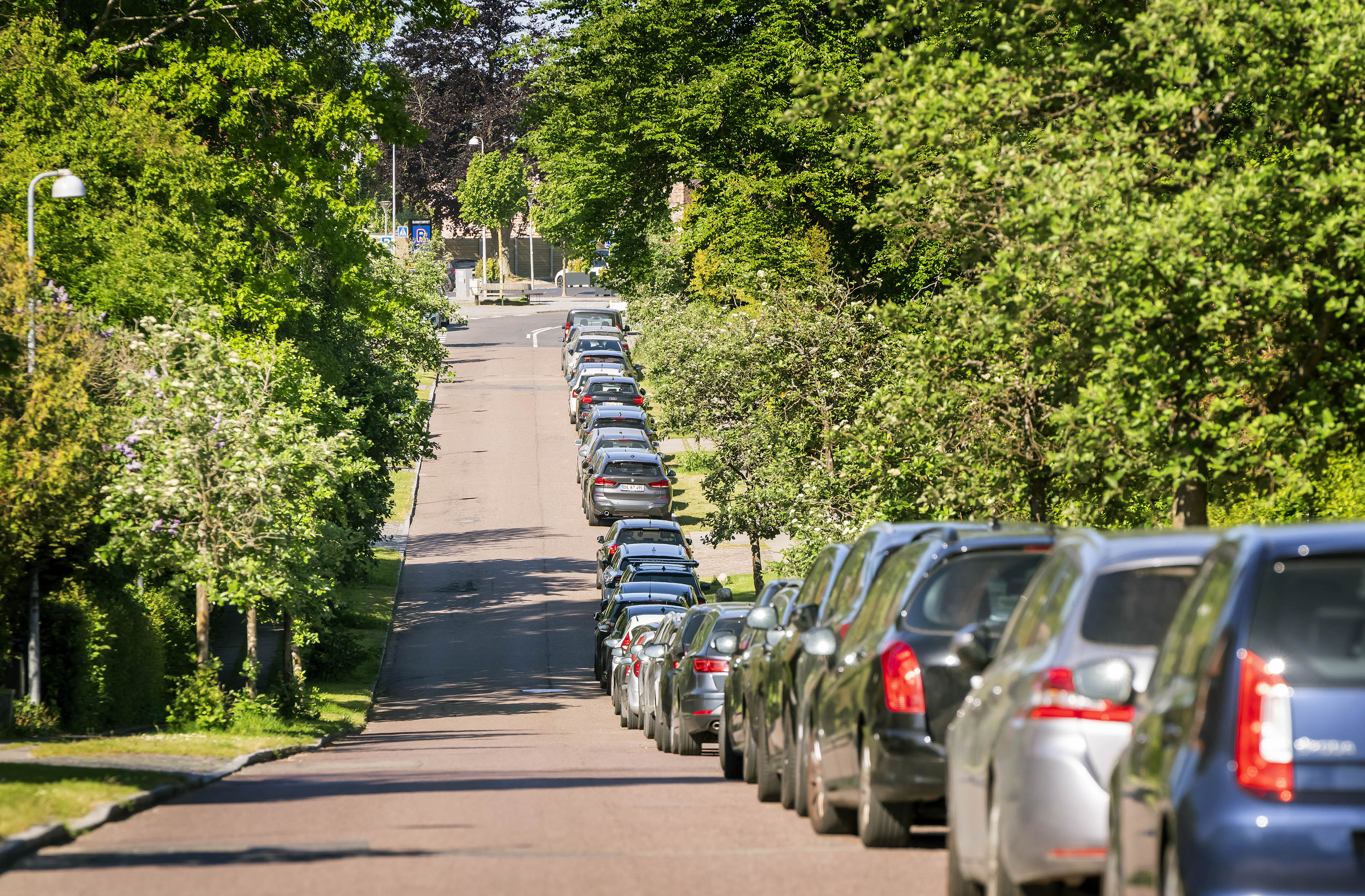 Der har ganske rigtigt været mange parkerede bileder i vejene omkring stationen i den seneste tid.