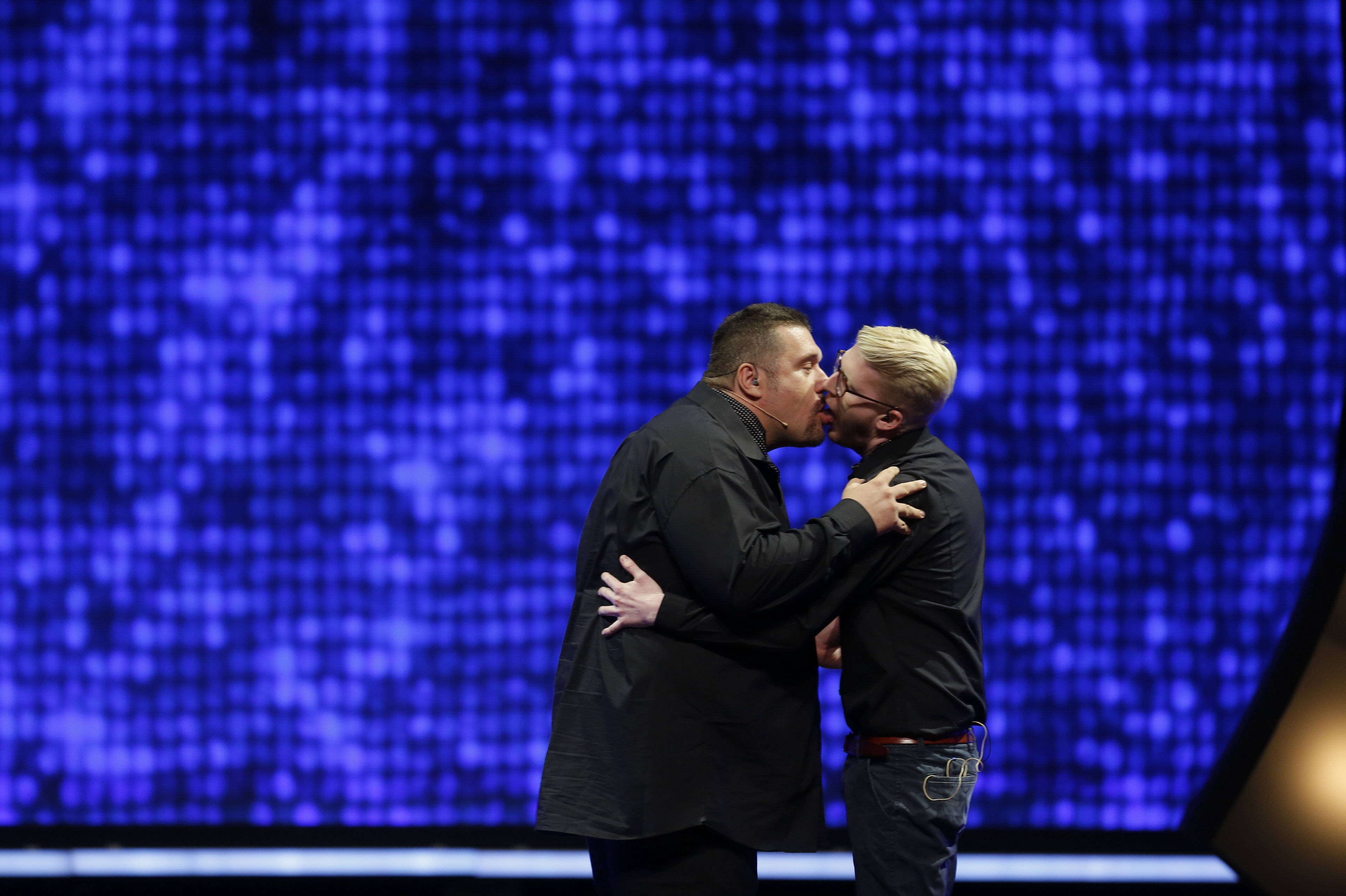 Et af Amin Jensens mest ikoniske standup-øjeblikke stammer fra Zulu Comedy Galla i 2013, hvor han og komikerkollegaen Nikolaj Stokholm deler et kæmpe kys på scenen. (Arkivfoto).