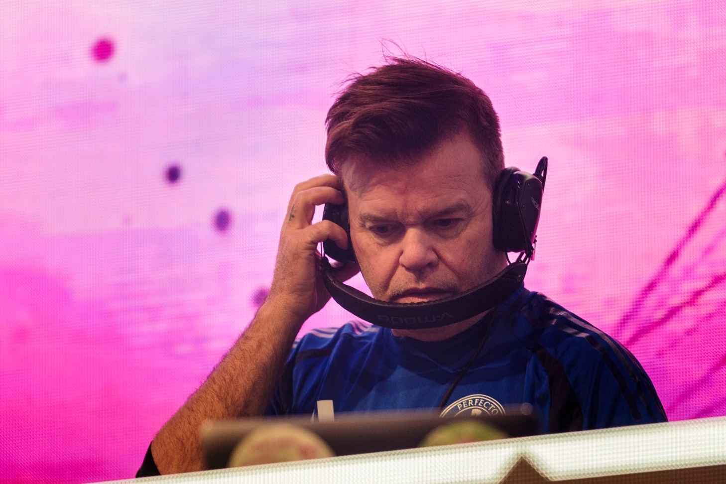 Den internationale stjerne-DJ Paul Oakenfold forvandlede plænen i Espelunden til et storladent dansegulv. - Robert Hendel Den internationale stjerne-DJ Paul Oakenfold forvandlede plænen i Espelunden til et storladent dansegulv.