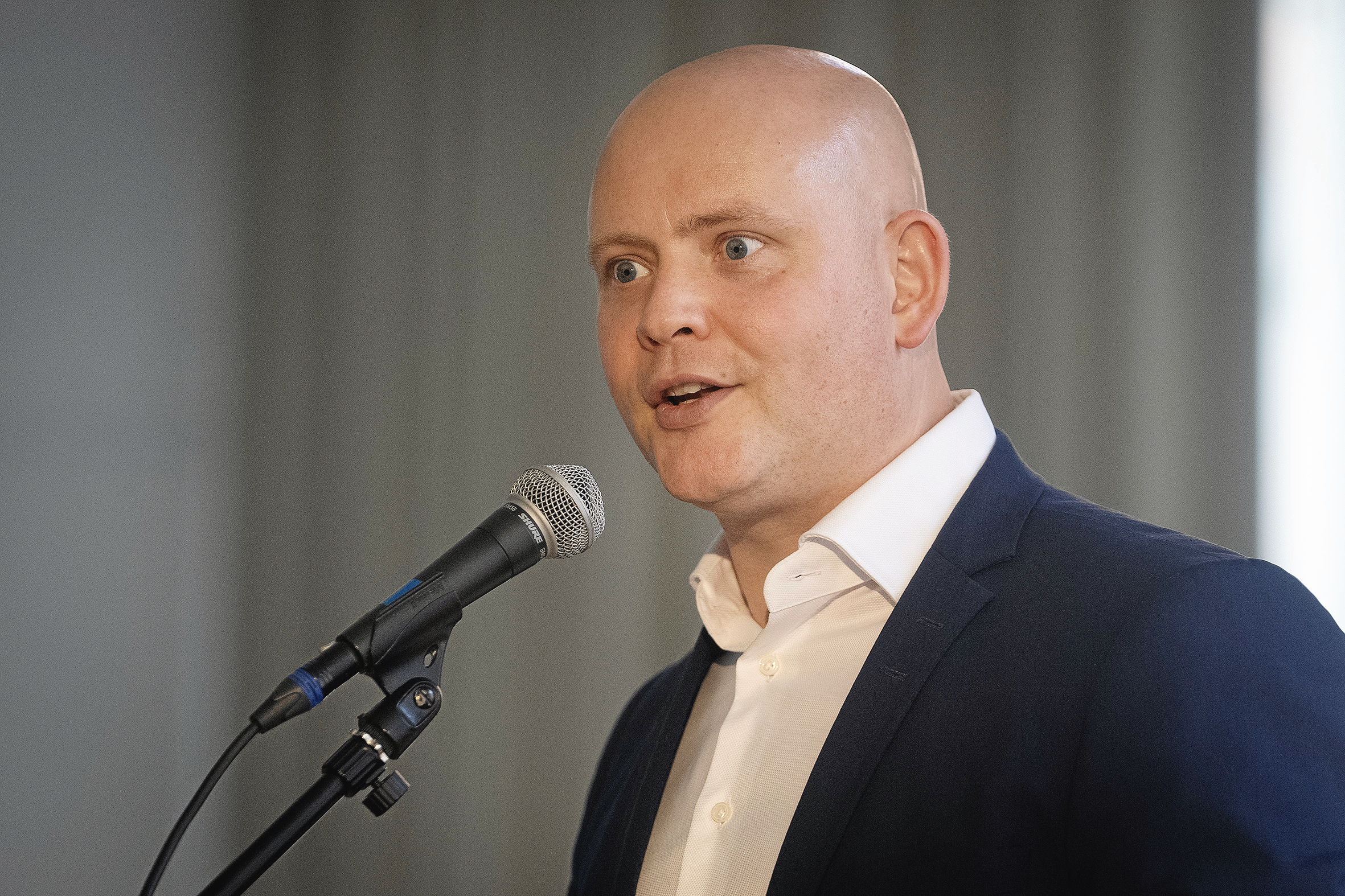 Kulturminister Jakob Engel-Schmidt har svaret på en henvendelse om at gå ind i sagen om Centerhallen.