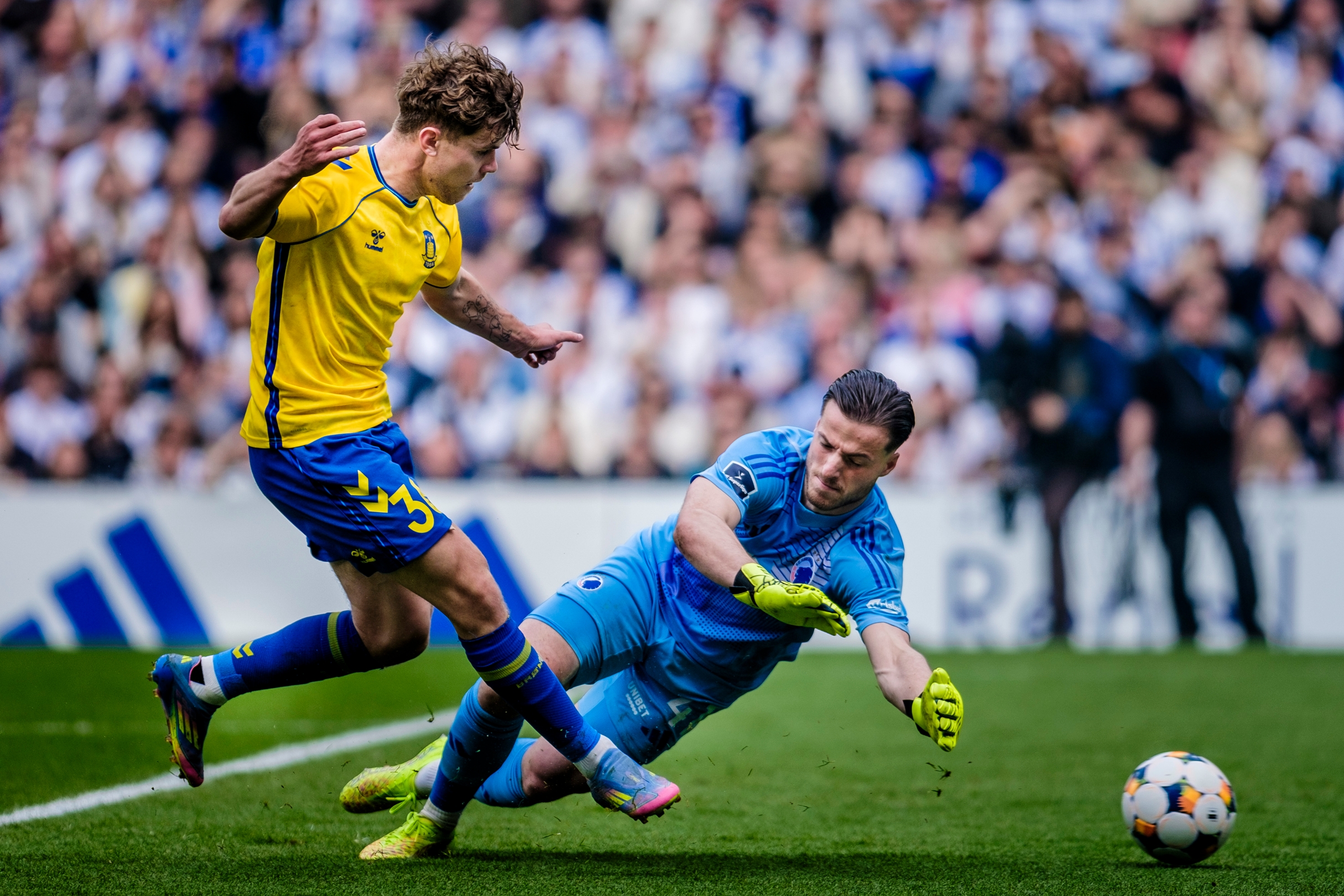 Mathias Kvistgaarden har med sine mange mål en stor del af æren for, at Brøndby IF ender på en tredjeplads i Superligaen. - Robert Hendel Mathias Kvistgaarden har med sine mange mål en stor del af æren for, at Brøndby IF ender på en tredjeplads i Superligaen.